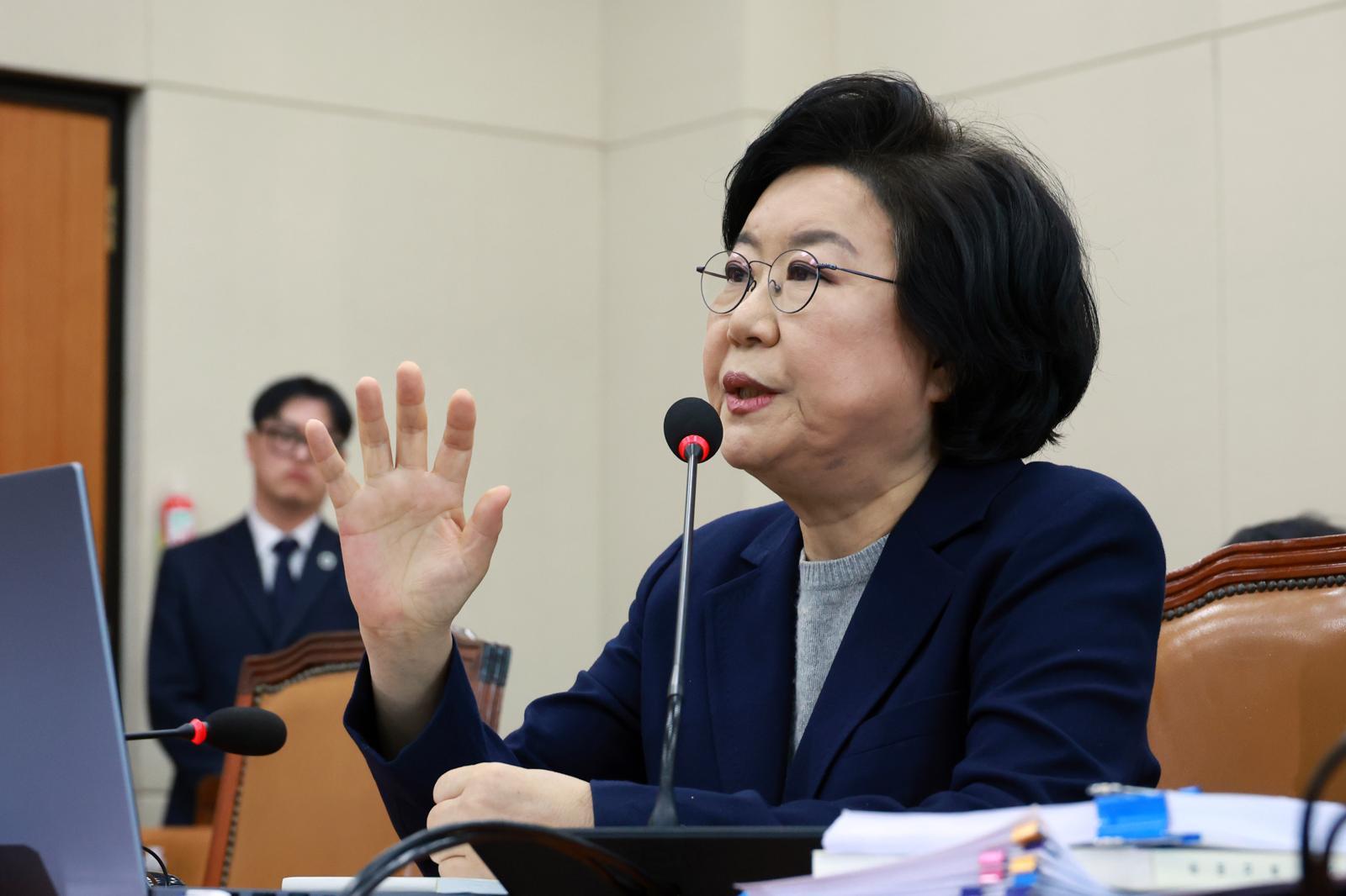 이혜훈 기획예산처 장관 후보자가 23일 서울 여의도 국회에서 열린 재정경제기획위원회의 인사청문회에서 의원 질의에 답하고 있다. 2026.01.23. 뉴시스