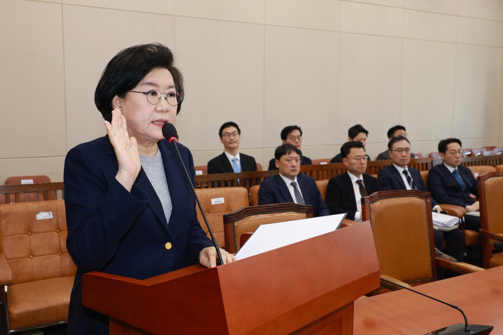 이혜훈 기획예산처 장관 후보자가 23일 서울 여의도 국회에서 열린 인사청문회에 출석해 증인 선서를 하고 있다. 2026.1.23/뉴스1