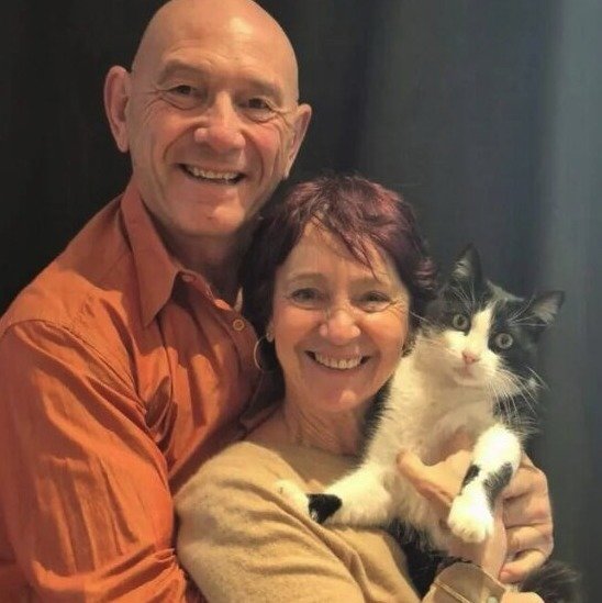고양이 필루와 보호자 파트릭·에블린 시르 부부.