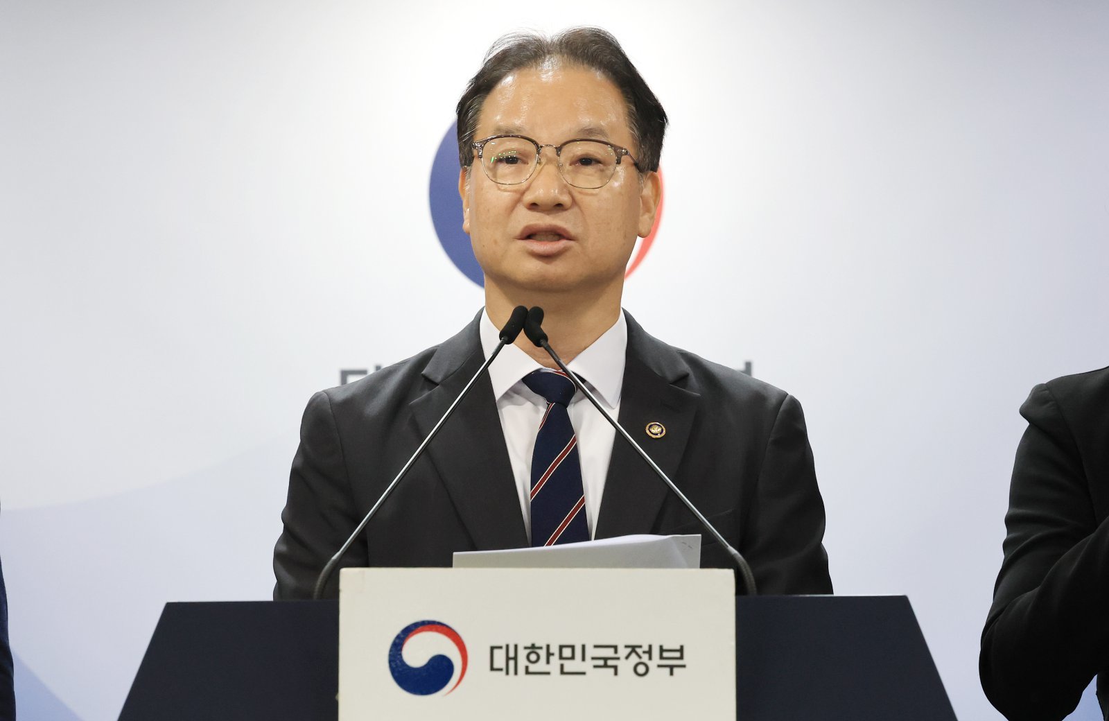 김영수 국무조정실 국무1차장이 지난해 10월 23일 서울 종로구 정부서울청사에서 이태원 참사 합동감사 결과 브리핑 하는 모습. 2025.10.23/뉴스1