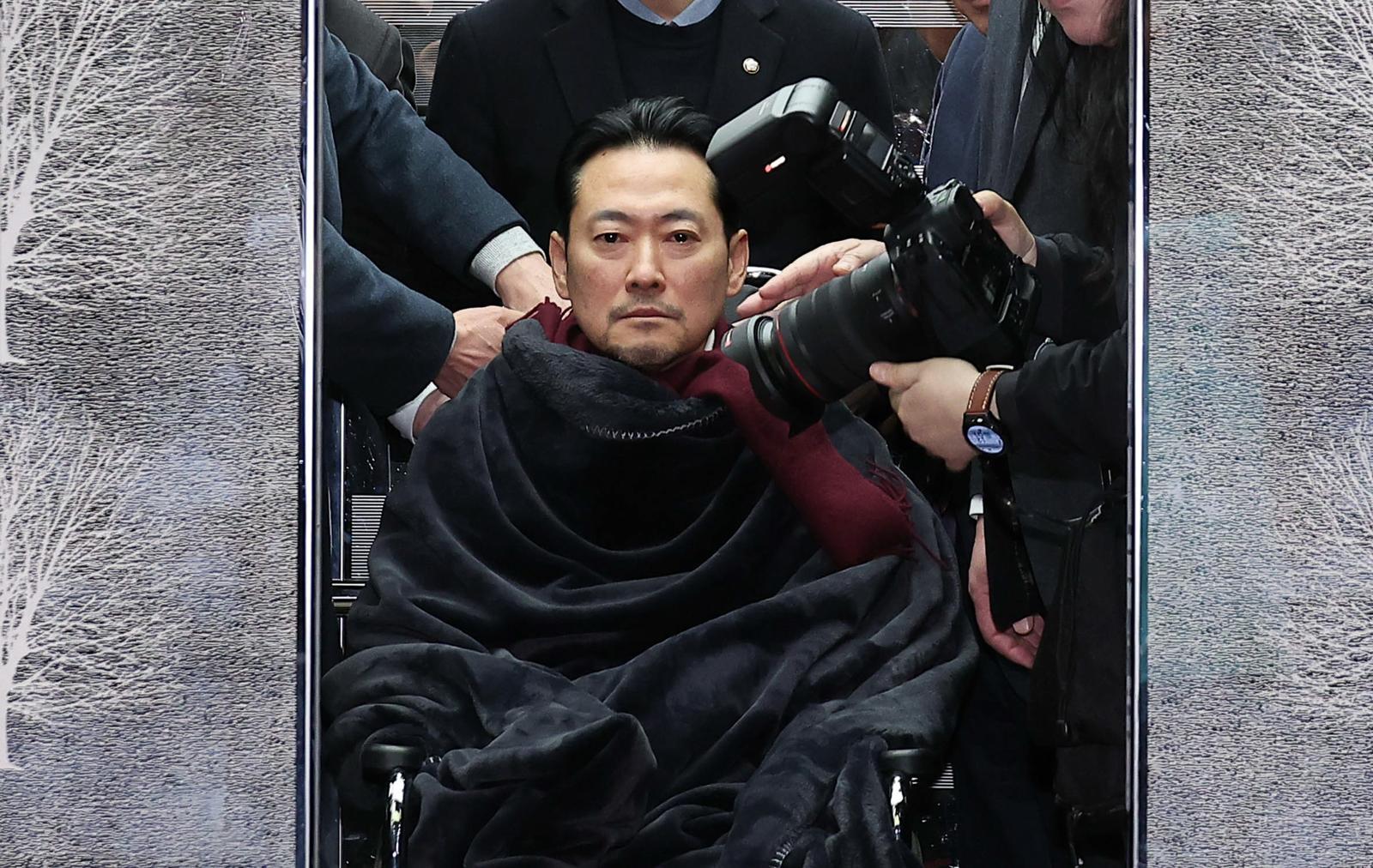 ‘통일교·공천헌금’ 쌍특검법 수용을 촉구하며 단식을 시작한 장동혁 국민의힘 대표가 22일 서울 여의도 국회에서 단식 8일 만에 박근혜 전 대통령의 단식 중단 권고를 받아들여 병원으로 이송되고 있다. 2026.1.22 국회사진기자단