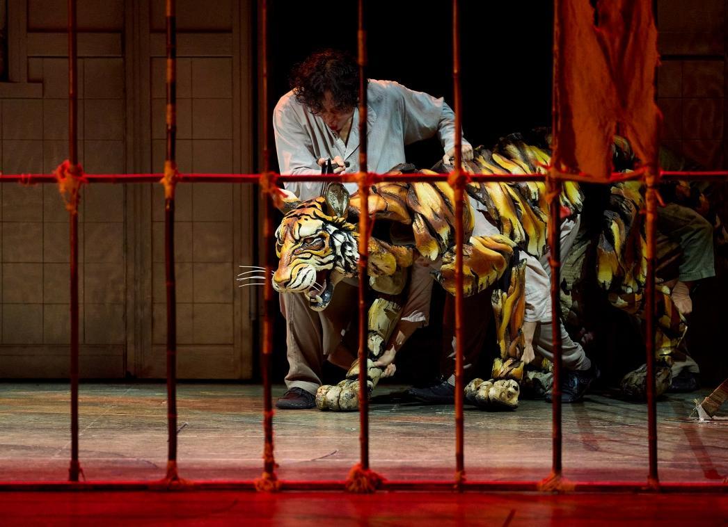 15㎏ 꼭두각시 조작하며 호랑이 동작 생생하게