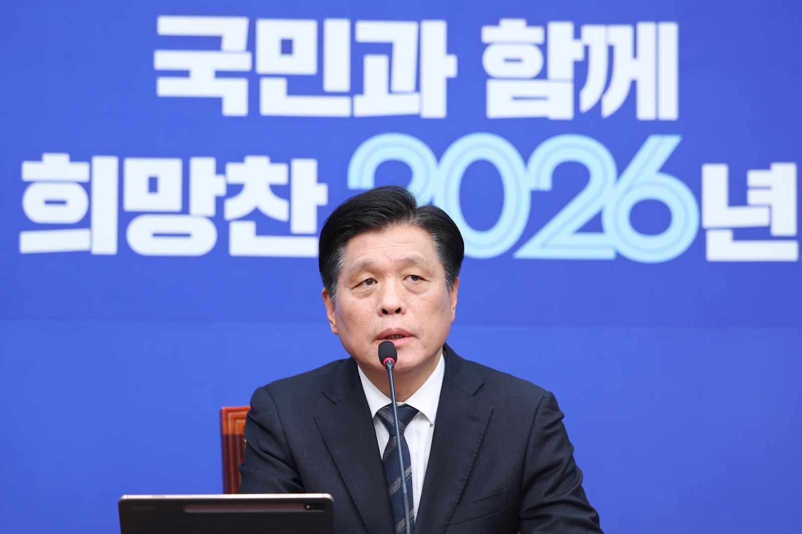 민주 “지분 논의 있을 수 없어” vs 조국 “당 독자적 DNA 확대돼야”