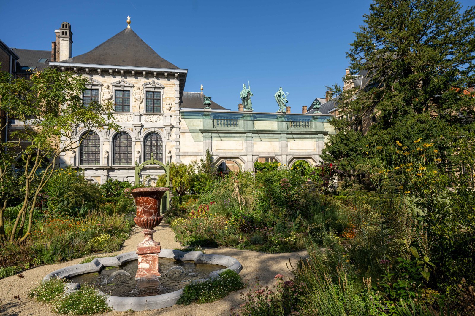 생을 마감할 때까지 부자였던 루벤스가 머물던 벨기에 안트베르펜의 저택 ‘루벤스 하우스(Rubenshuis)’. 사진 출처 루벤스 하우스