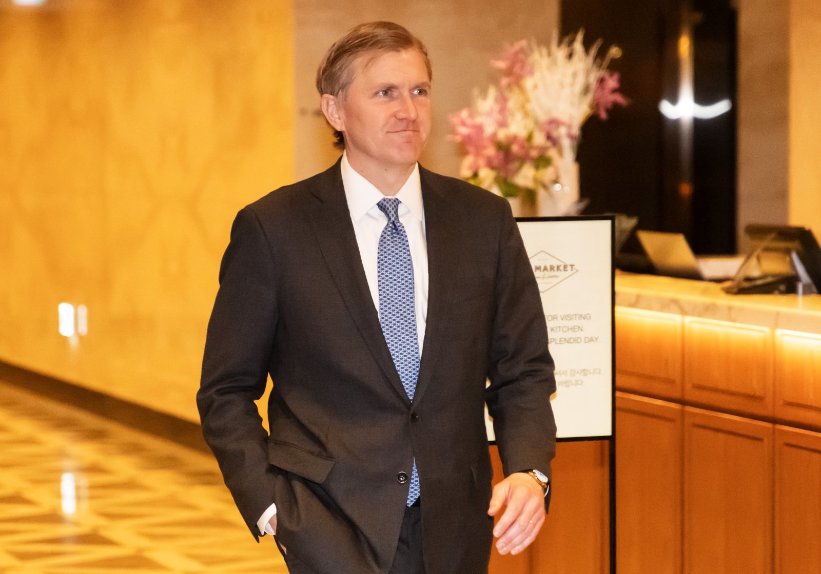 엘브리지 콜비 미국 국방부 정책담당 차관이 26일 오전 서울 종로구 포시즌스호텔에서 조현 외교부 장관과 양국간 외교안보 핵심 현안을 논의하기 위해 장소로 들어서고 있다. 2026.01.26. 뉴시스