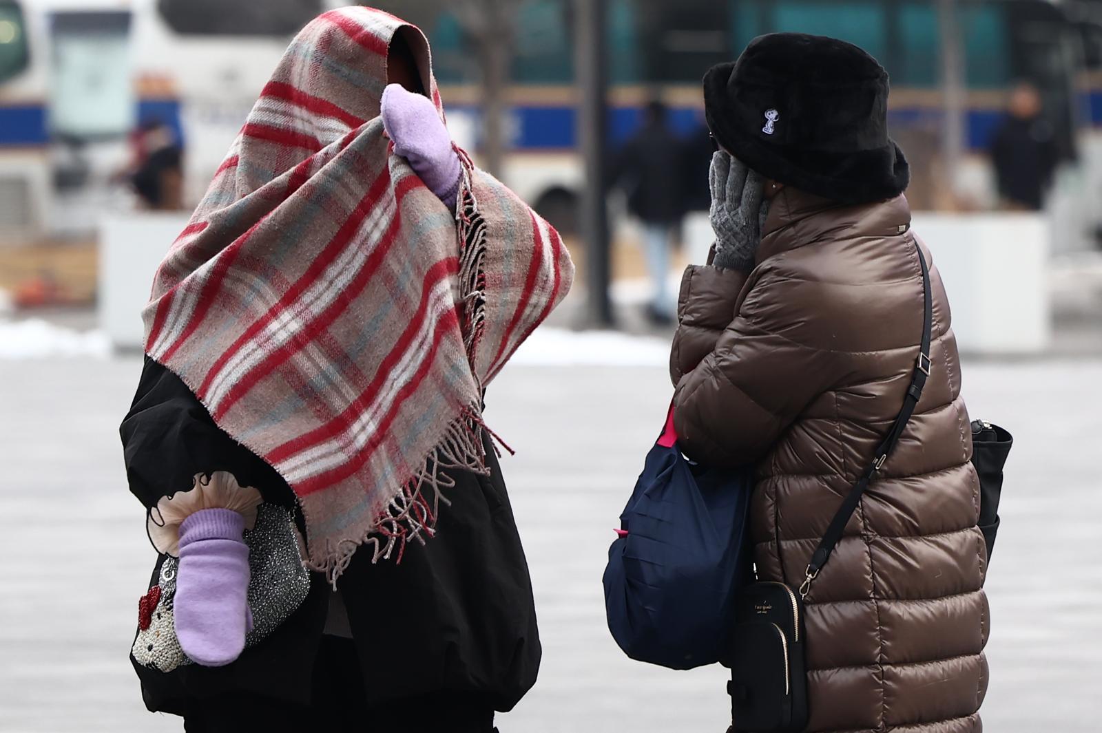 내일 아침도 영하 10도 ‘동장군 맹위’…중부 눈 예보
