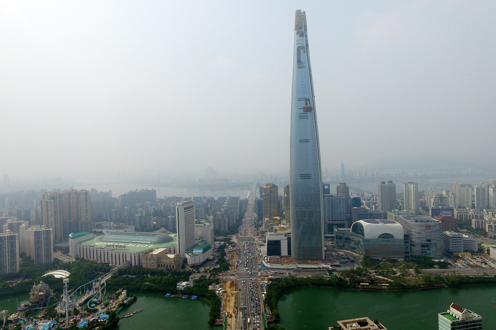 14일 서울 잠실 롯데 월드타워 일대 부지 전경. 2016.6.14/뉴스1