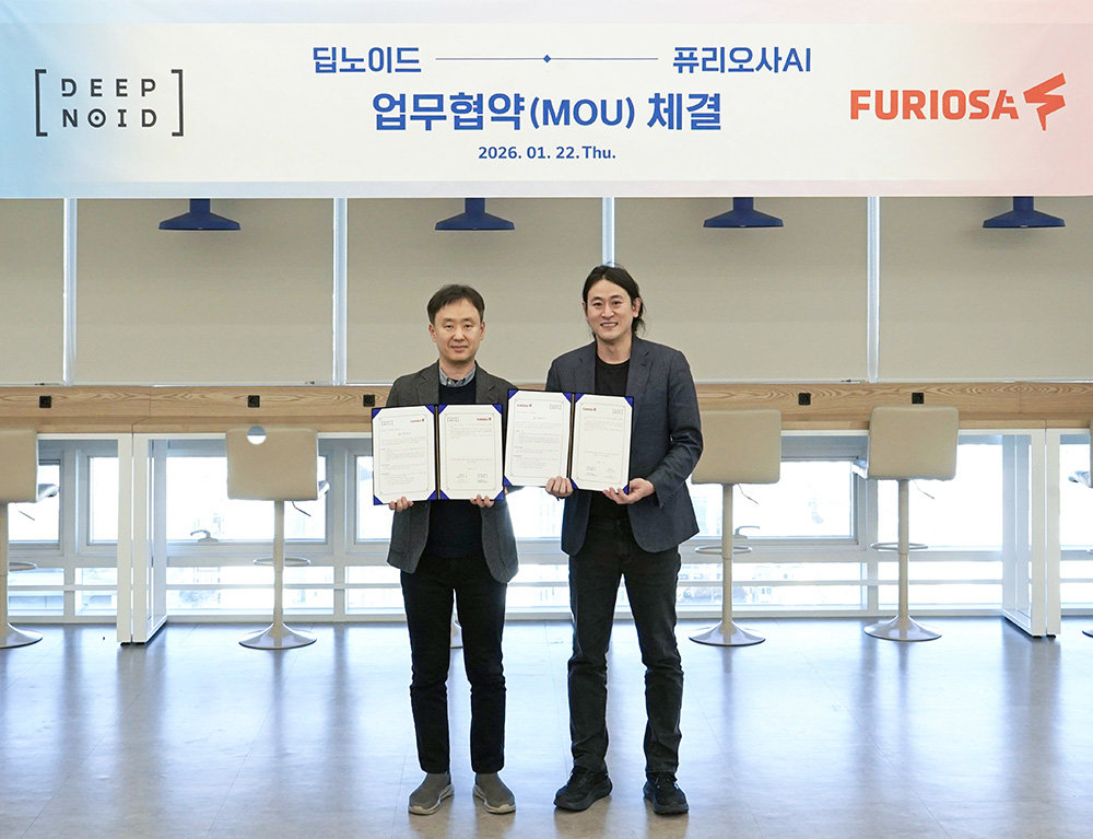 최우식 딥노이드 대표(좌)와 백준호 퓨리오사AI 대표(우)가 지난 22일 사업 전반 협력을 위한 업무협약을 체결했다 / 출처=딥노이드