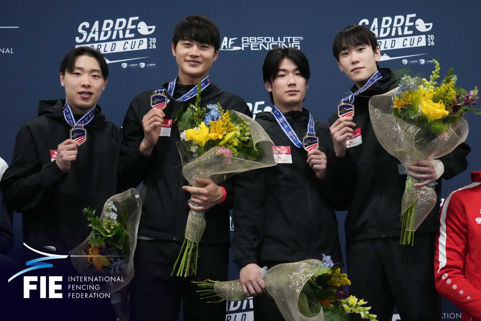 미국 솔트레이크시티 월드컵에서 금메달을 딴 펜싱 남자 사브르 대표팀. 왼쪽부터 박상원, 오상욱, 임재윤, 도경동. 대한펜싱협회 제공