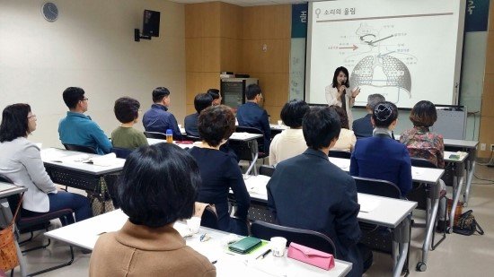 이은스피치랩이 스피치 교육을 진행하고 있다. 이은스피치랩 제공