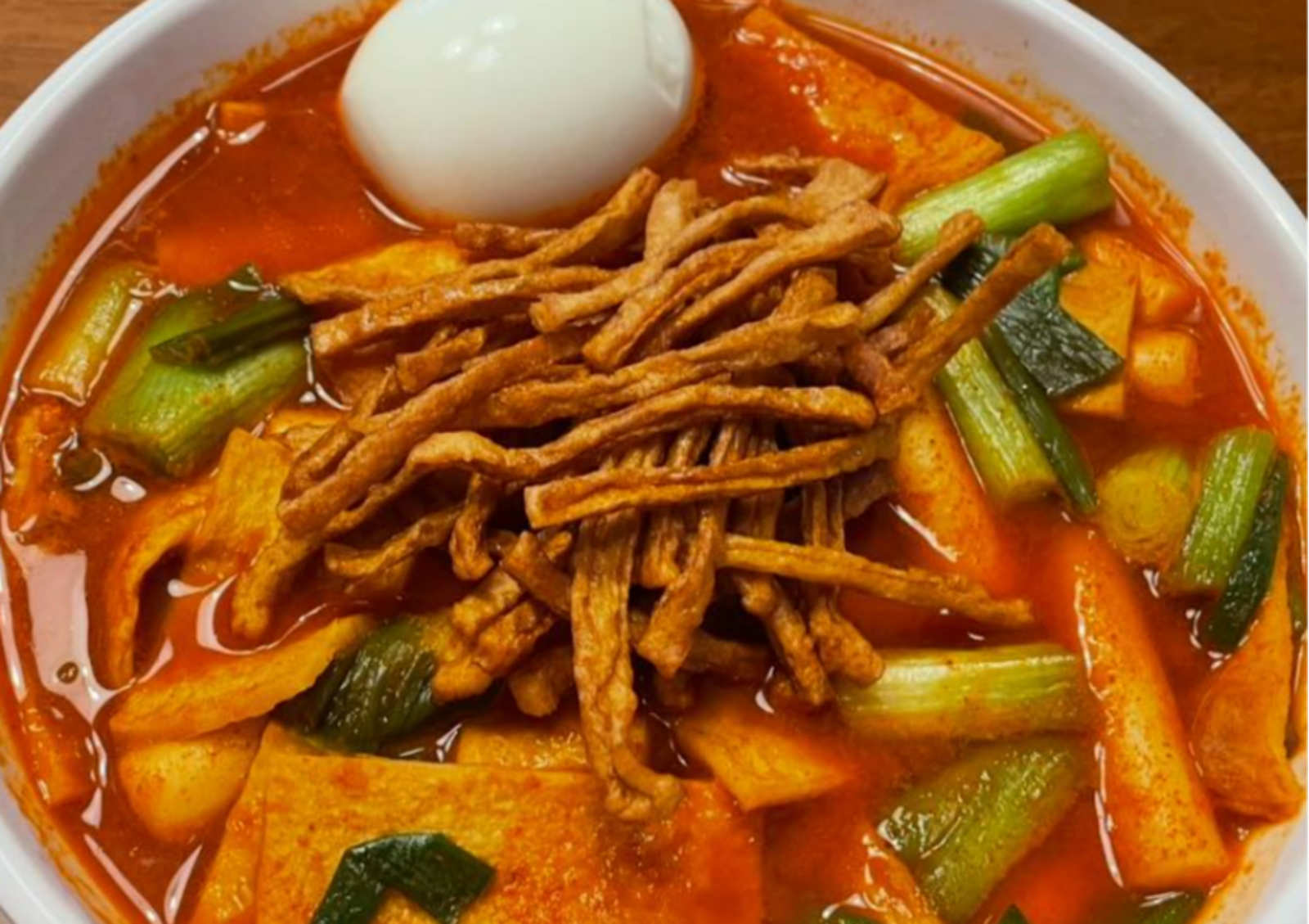 국대떡볶이는 ‘멸공떡볶이’의 중국산 원료 논란에 대해 핵심 재료는 100% 국산이며, 논란된 성분은 완제품 조미료 내 극소량이라 반박했다. 사진=국대떡볶이 캡쳐