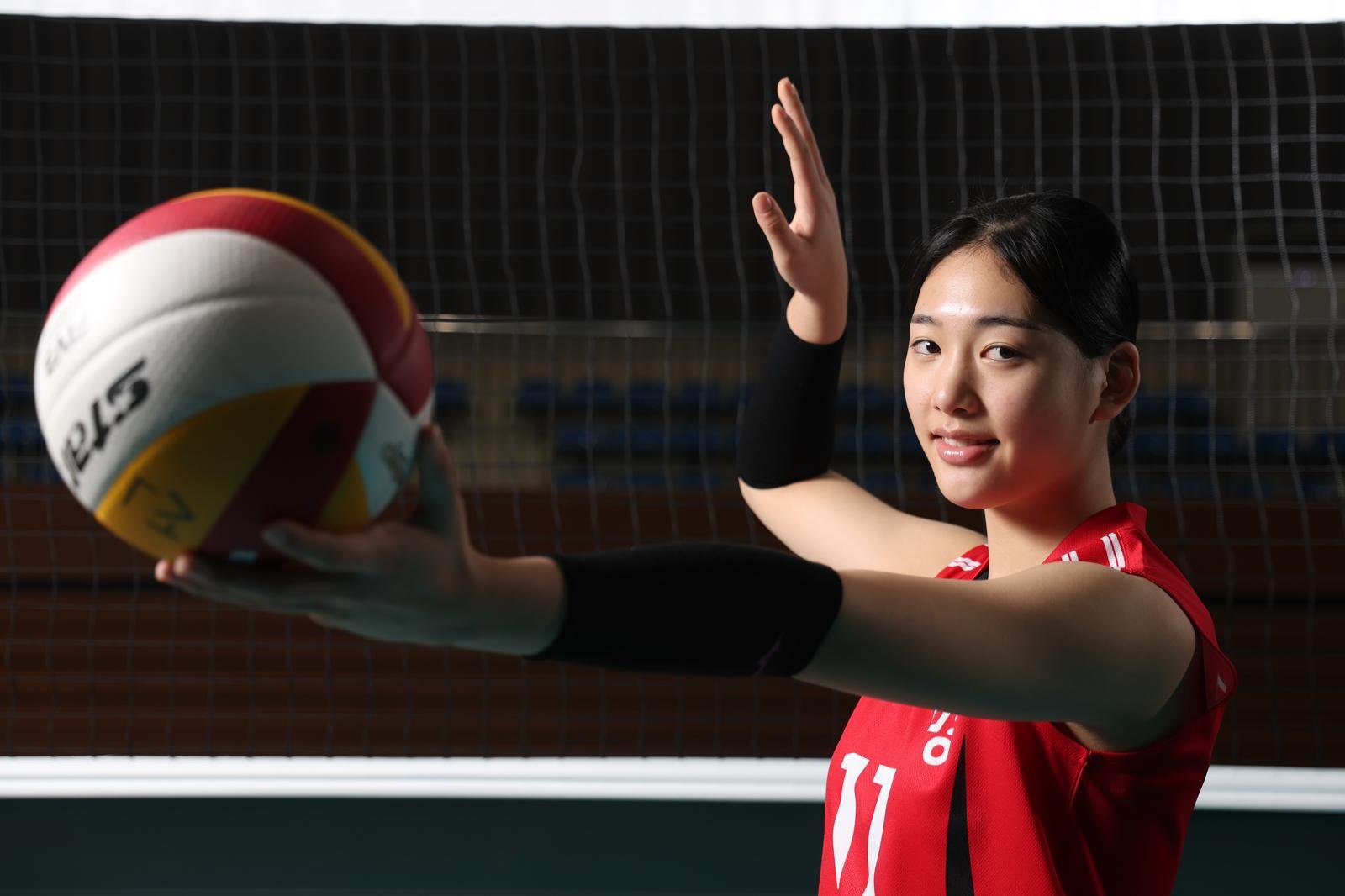 2010년생 배구 유망주 ‘리틀 김연경’ 손서연 선수가가 경남 진주 선명여고 배구장에서 본보와 인터뷰를 하고 있다. 181cm의 장신 아웃사이드 히터로 제2의 김연경으로 불린다. 2025.12.29 진주=변영욱 기자 cut@donga.com