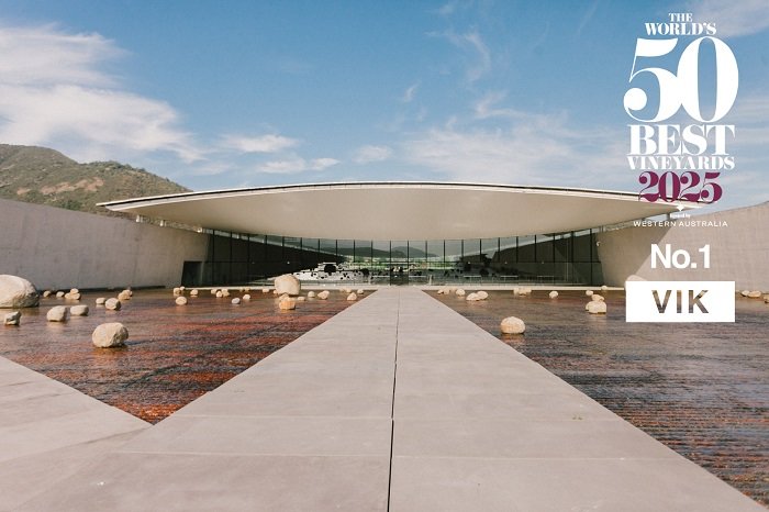 비냐빅 와이너리 앞에 펼쳐진 수경 공간.