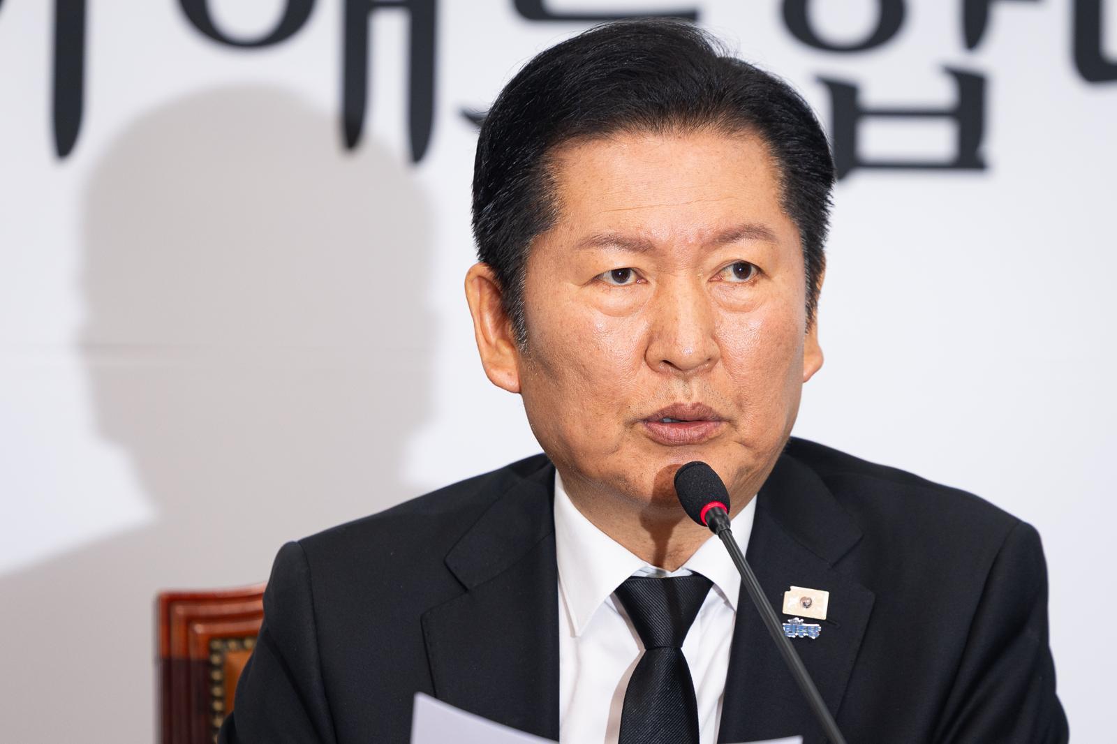 정청래 더불어민주당 대표가 26일 서울 여의도 국회에서 열린 최고위원회의에서 모두 발언을 하고 있다. 2026.1.26.뉴스1