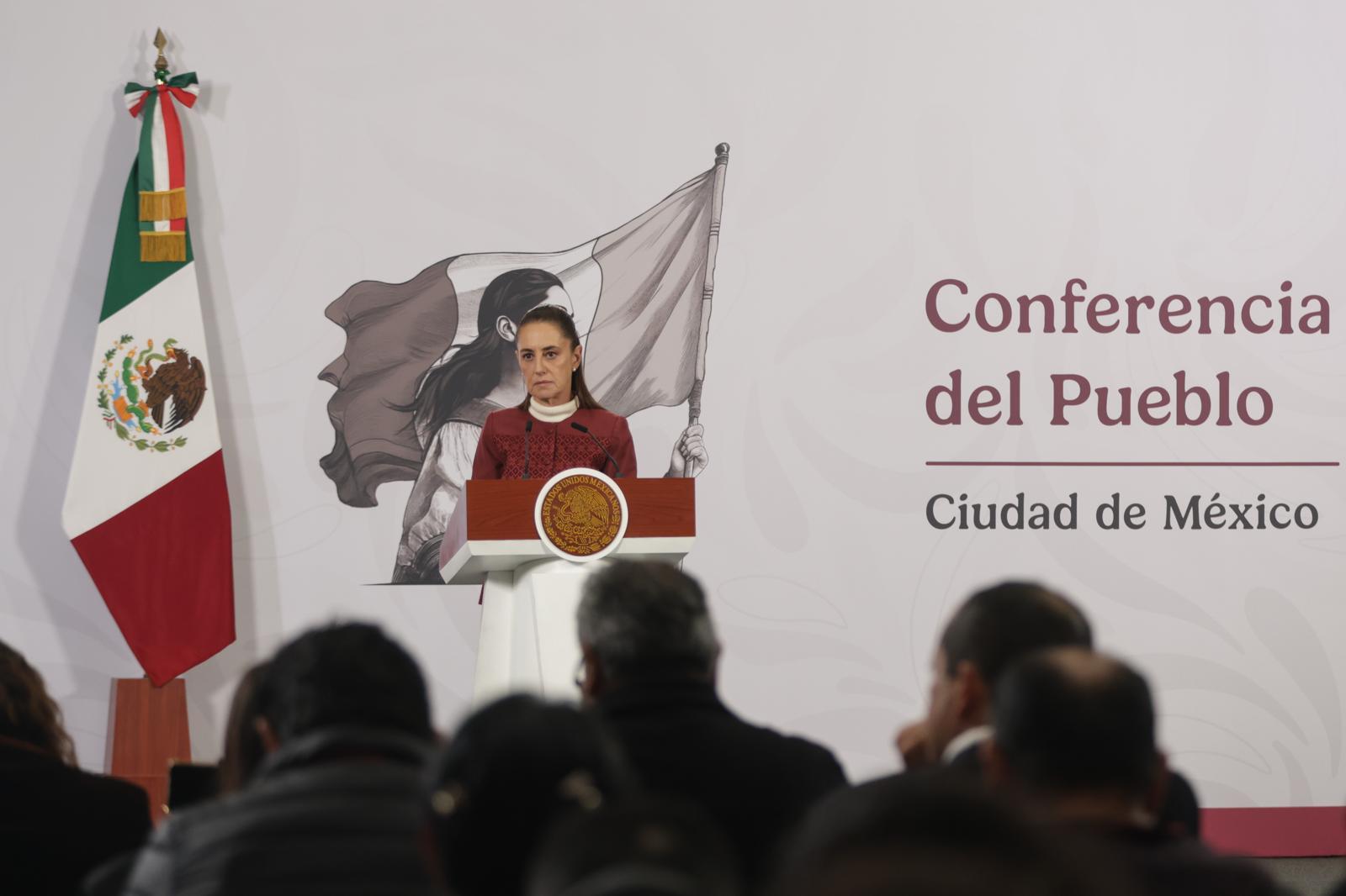 [멕시코시티=신화/뉴시스] 클라우디아 셰인바움 멕시코 대통령이 12일(현지 시간) 멕시코시티 대통령궁에서 정례 기자회견을 하고 있다. 셰인바움 대통령은 이날 도널드 트럼프 미국 대통령과 전화 통화를 한 뒤 미국의 멕시코 영토 내 군사 개입은 없을 것이라고 일축했다. 2026.01.13.