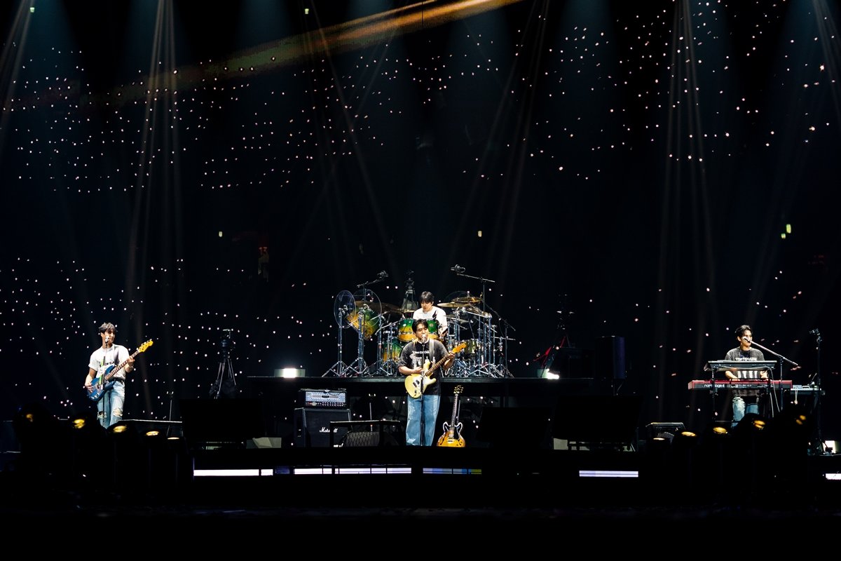 (사진출처: JYP엔터테인먼트, Live Nation)