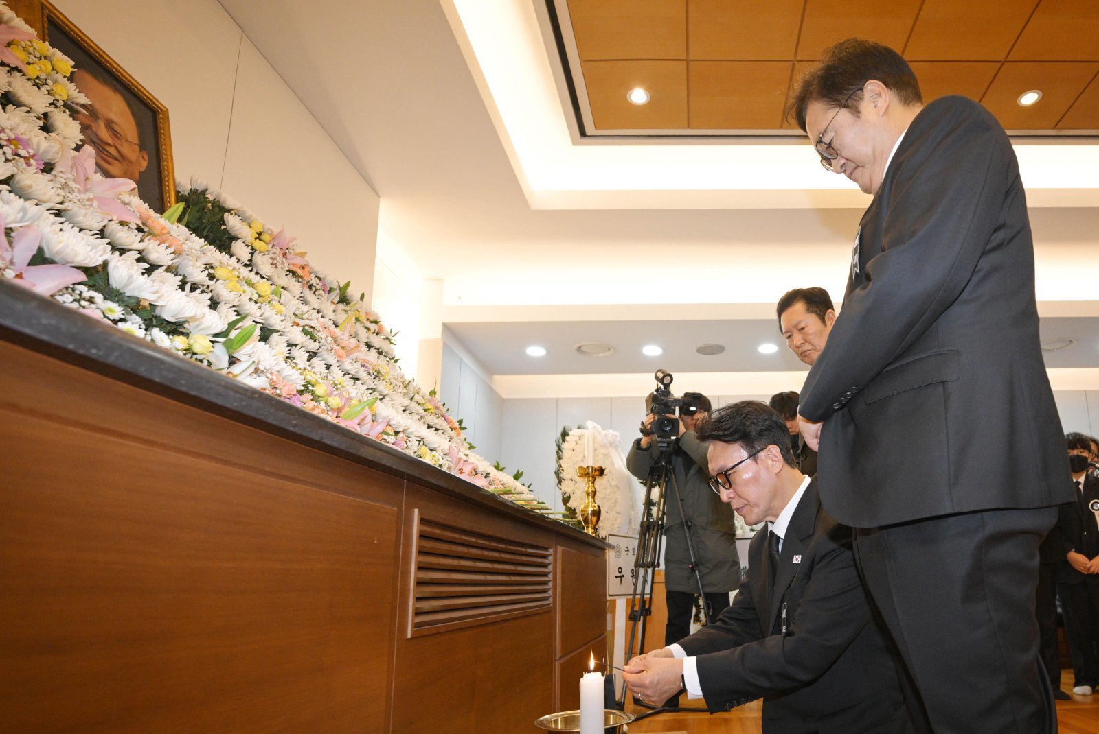 우원식(오른쪽부터) 국회의장, 김민석 국무총리, 정청래 더불어민주당 대표가 27일 오전 서울 종로구 서울대학교병원 장례식장에 마련된 고(故) 이해찬 전 국무총리 빈소에서 조문하고 있다. (공동취재) 2026.01.27 뉴시스
