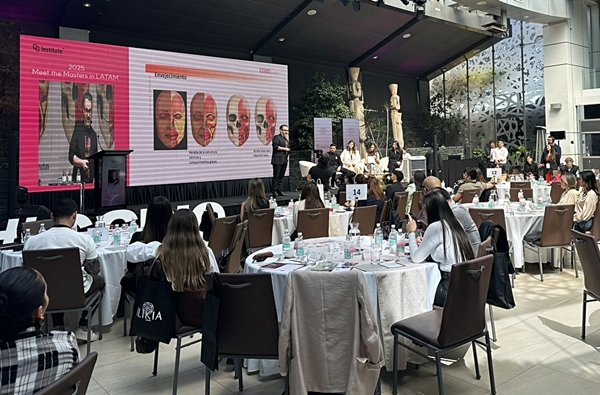 ‘2025 미트 더 마스터스 인 라탐’ 학술 심포지엄 현장. 8개국 의료진이 에스테틱 임상 강연을 듣고 있다. 시지바이오 제공