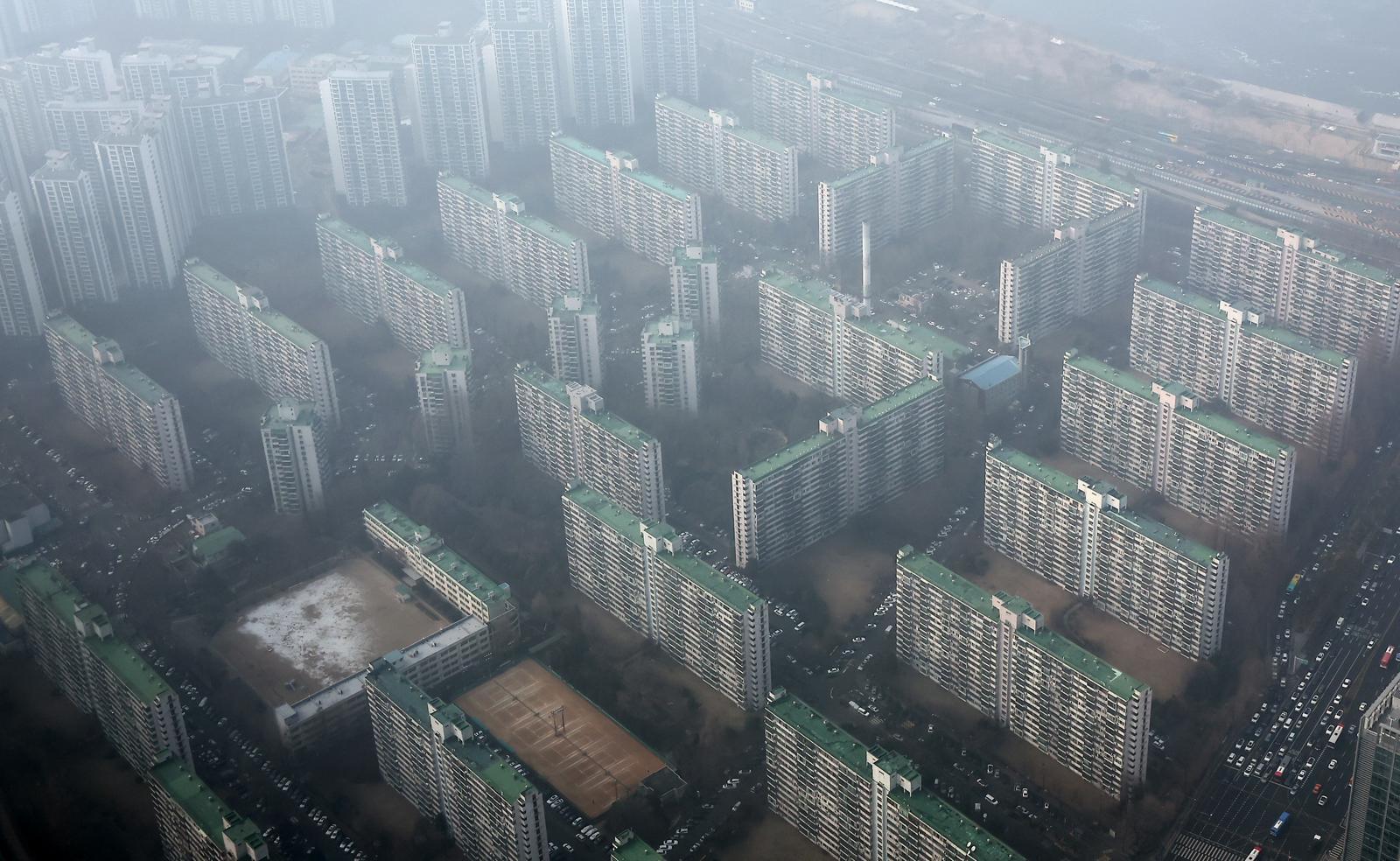 서울 송파구 롯데월드타워 서울스카이에서 바라본 아파트 단지 모습. /뉴스1