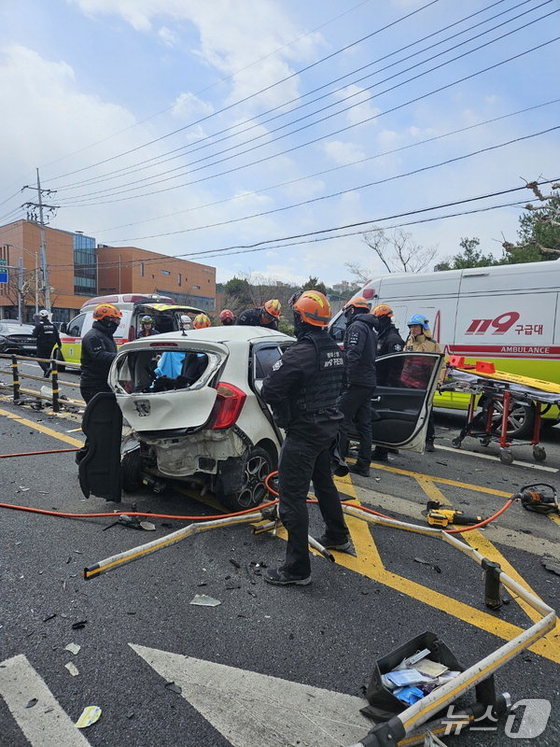 지난해 3월 청주시 서원구 수곡동 한 삼거리에서 발생한 교통사고 현장./뉴스1