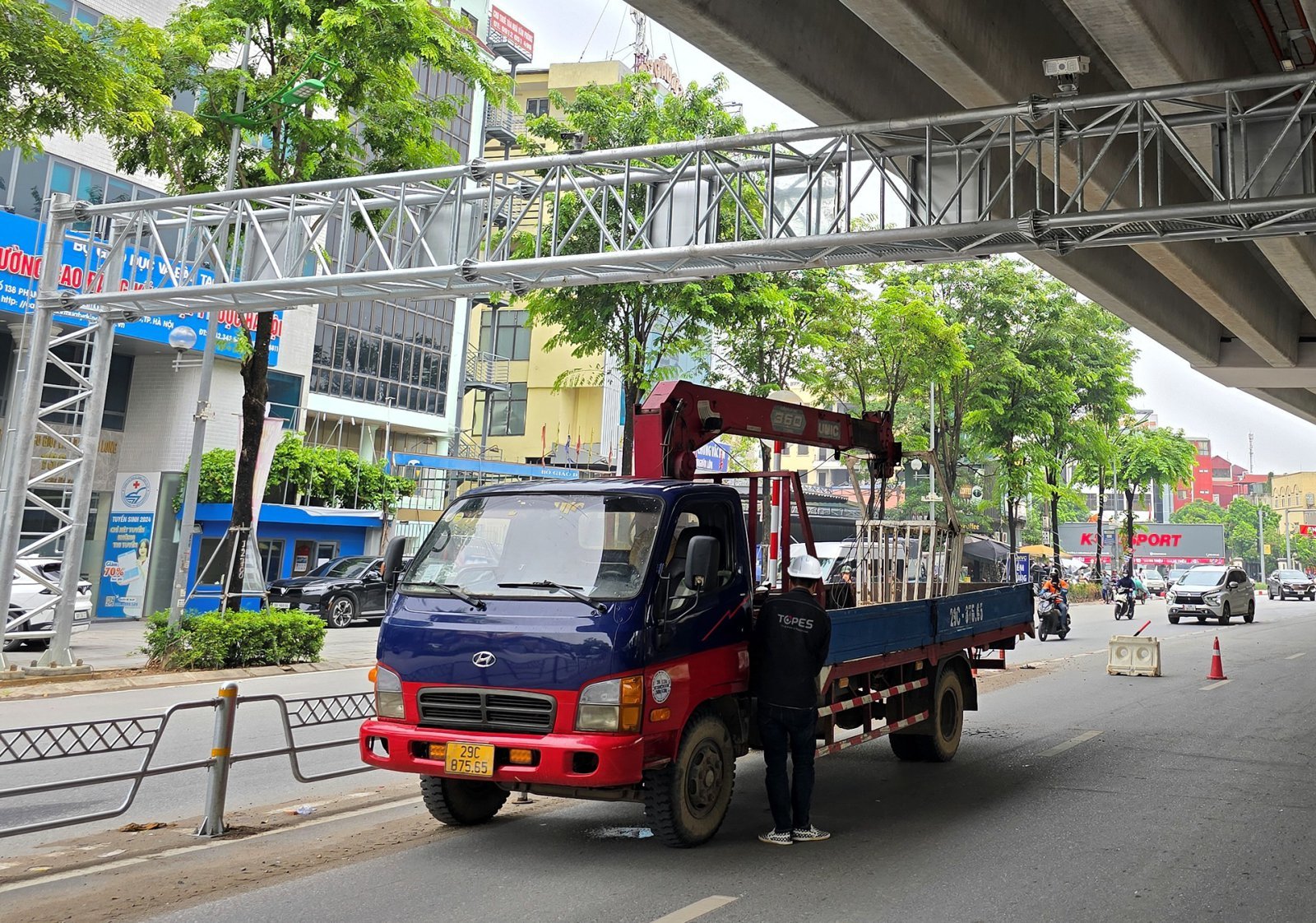 베트남 시범사업인 객체인식 카메라설치 작업. ㈜토페스 제공