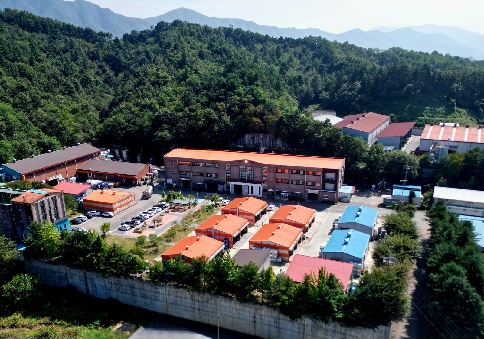 충북 괴산군에 위치한 2공장 전경. ㈜케이비지 제공