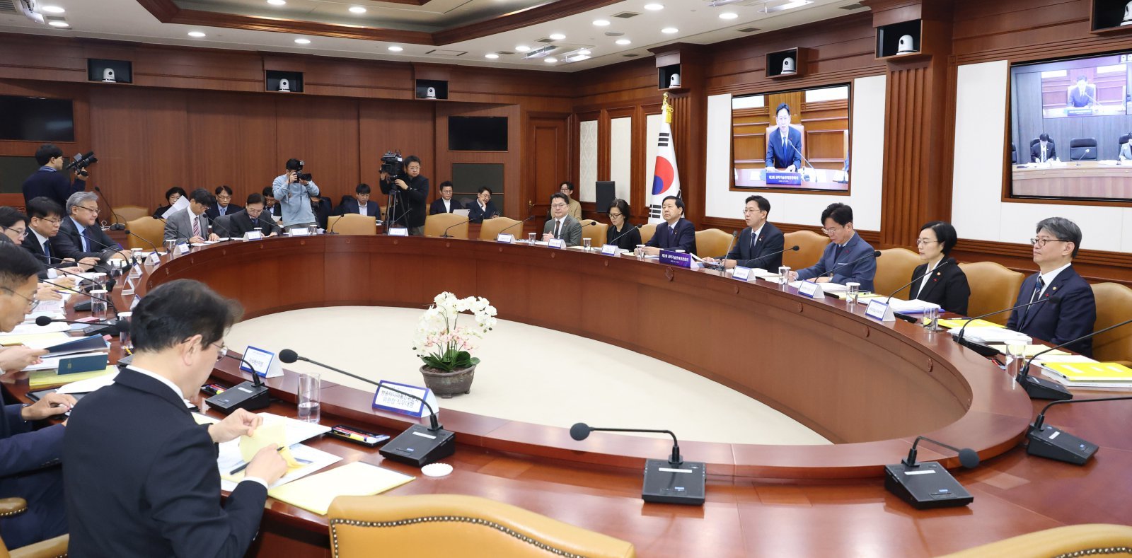 배경훈 부총리 겸 과학기술정보통신부 장관이 18일 오전 서울 종로구 정부서울청사에서 열린 제2회 과학기술관계장관회의에서 발언하고 있다. 2025.12.18 뉴시스