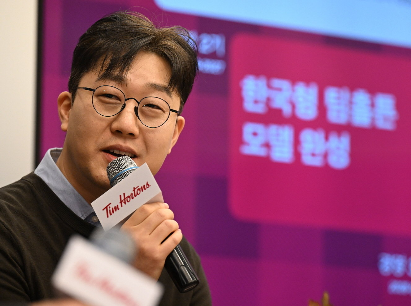 안 CBO가 28일 오전 팀홀튼 기자간담회에서 브랜드 전략을 설명하고 있다.(팀홀튼 제공)