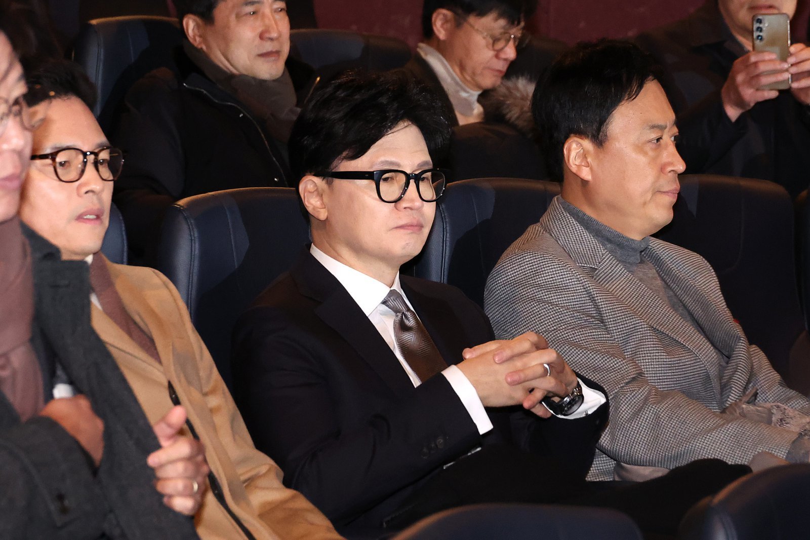 한동훈 전 국민의힘 대표가 28일 서울 영등포구의 한 영화관에서 ‘잊혀진 대통령: 김영삼의 개혁시대’를 관람하기 위해 상영관으로 입장하고 있다. 2026.1.28/뉴스1