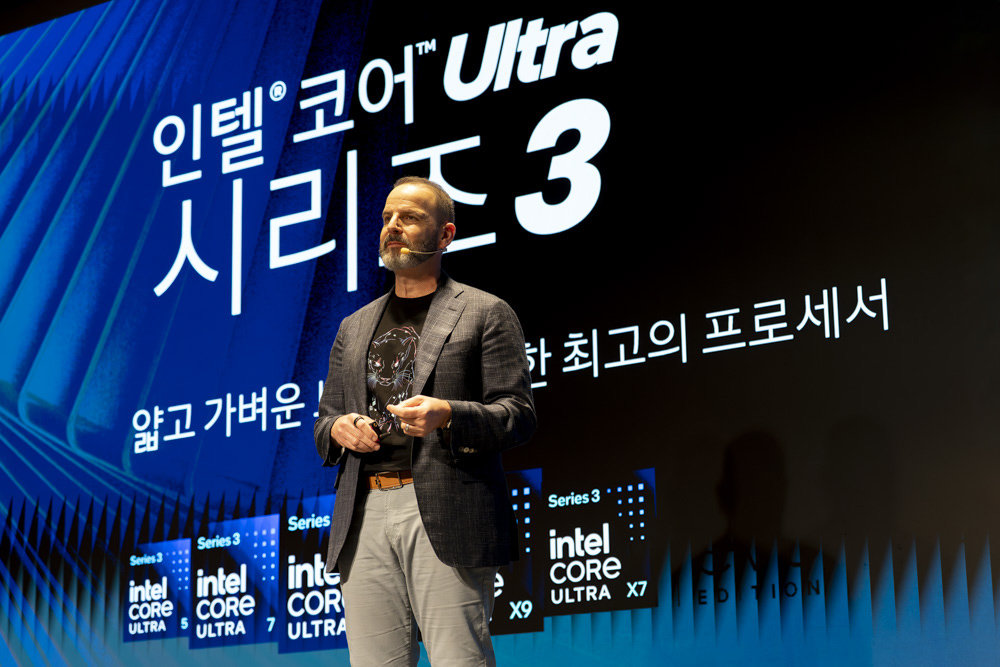 조쉬 뉴먼 인텔 컨슈머 PC 부문 총괄이 발표를 맡았다 / 출처=IT동아