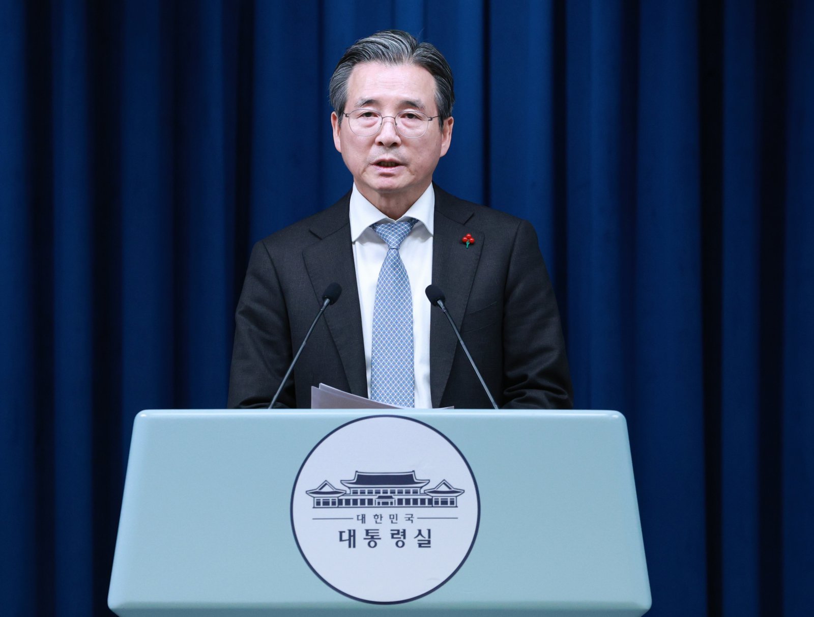 김용범 정책실장이 5일 서울 용산 대통령실 청사에서 손정의 소프트뱅크그룹 회장 접견 관련 브리핑을 하고 있다. 뉴시스