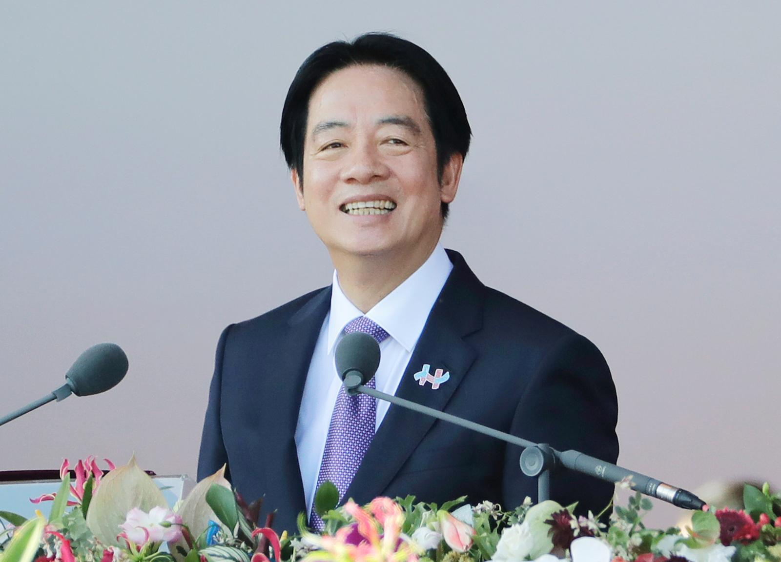 라이칭더 대만 총통이 10일(현지 시간) 타이베이 총통 관저 앞에서 열린 제114회 국경절(쌍십절) 기념식에서 연설하고 있다. 대만은 1911년 10월 10일 신해혁명(우창봉기)의 시작을 건국 국경절로 기념한다. 2025.10.10. [타이베이=AP/뉴시스]