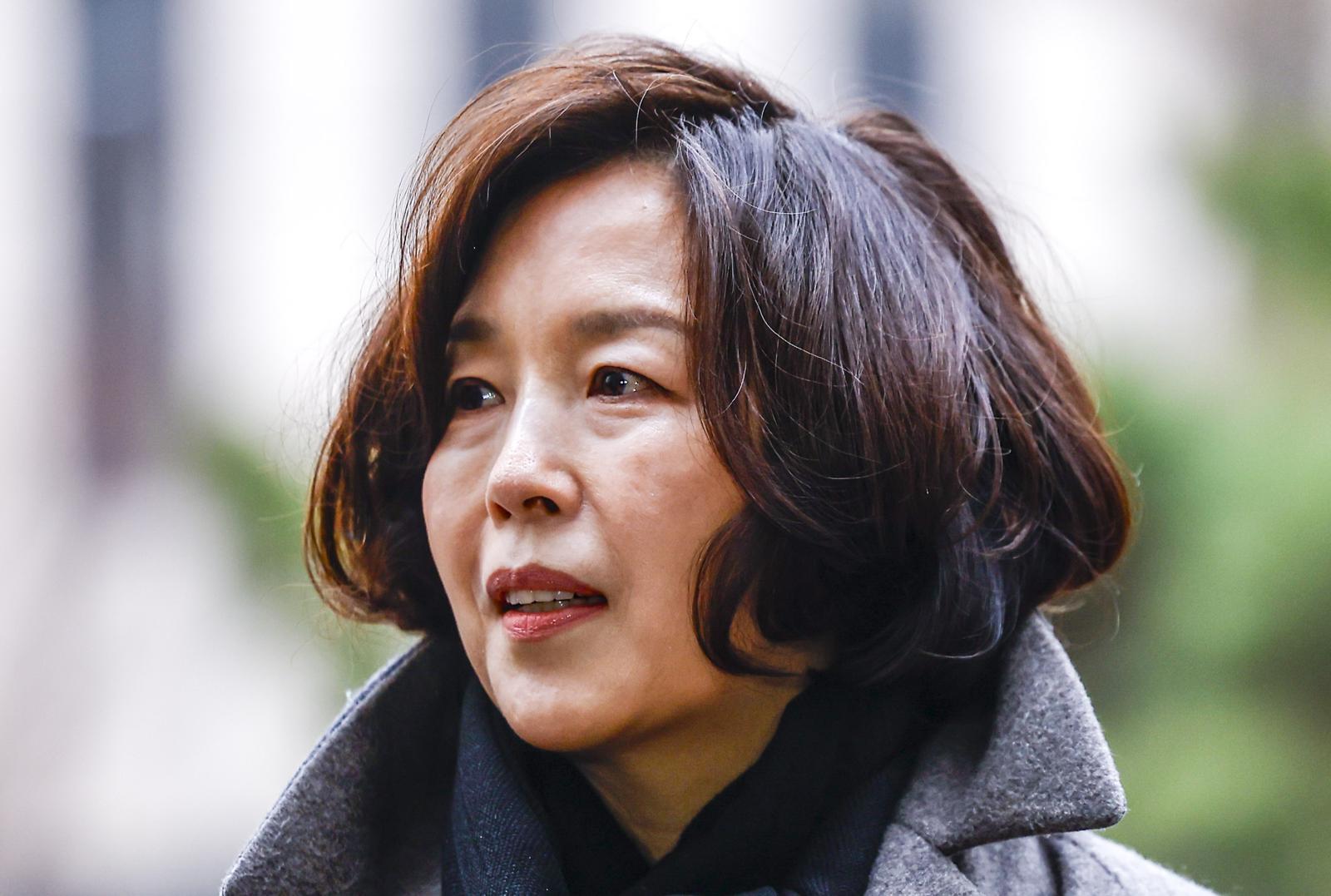 공천 헌금 의혹을 받는 김경 서울시의원이 18일 서울 마포구 공공범죄수사대에서 경찰 조사를 받기위해 출석하며 취재진 질문에 답하고 있다. 2026.01.18. [서울=뉴시스]