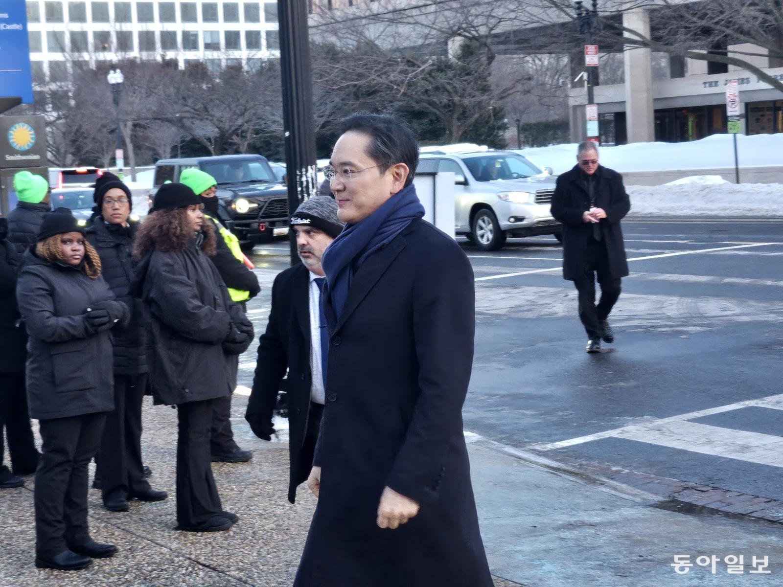 이재용 삼성전자 회장이 28일(현지 시간) 미국 워싱턴 스미스소니언 예술산업관에서 열린 ‘이건희 컬렉션’ 갈라쇼에 참석하고 있다. 워싱턴=신진우 특파원 niceshin@donga.com