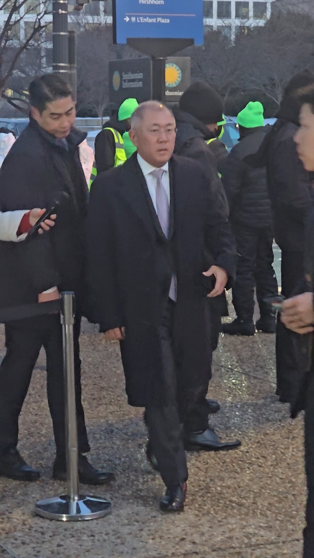 정의선 현대차그룹 회장이 28일(현지 시간) 미국 워싱턴 스미스소니언 예술산업관에서 열린 ‘이건희 컬렉션’ 갈라쇼에 참석하고 있다. 워싱턴특파원단