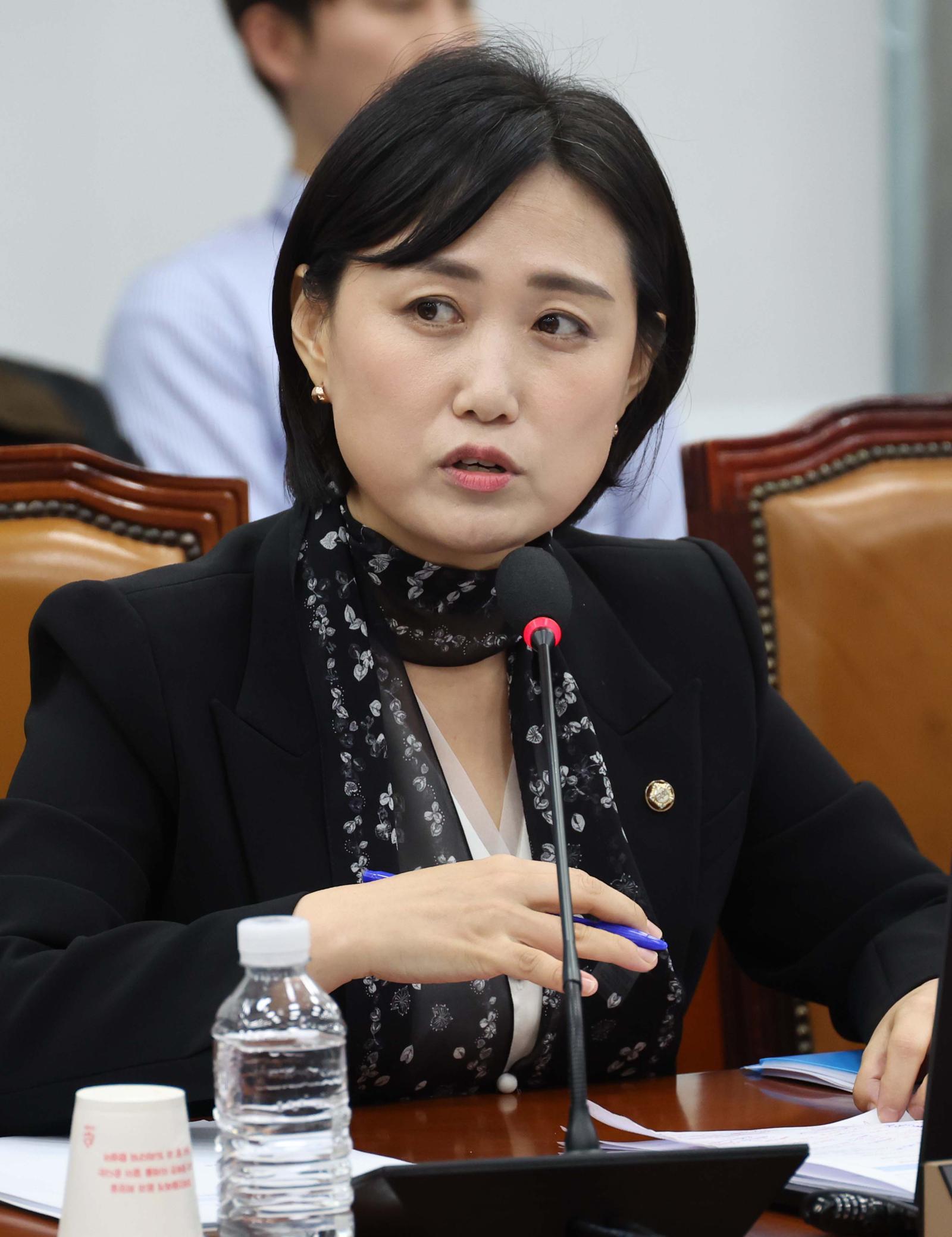 2025년 11월 5일 백승아 더불어민주당 의원이 서울 여의도 국회에서 열린 국회운영위원회 국정감사에서 질의를 하고 있다. 뉴시스