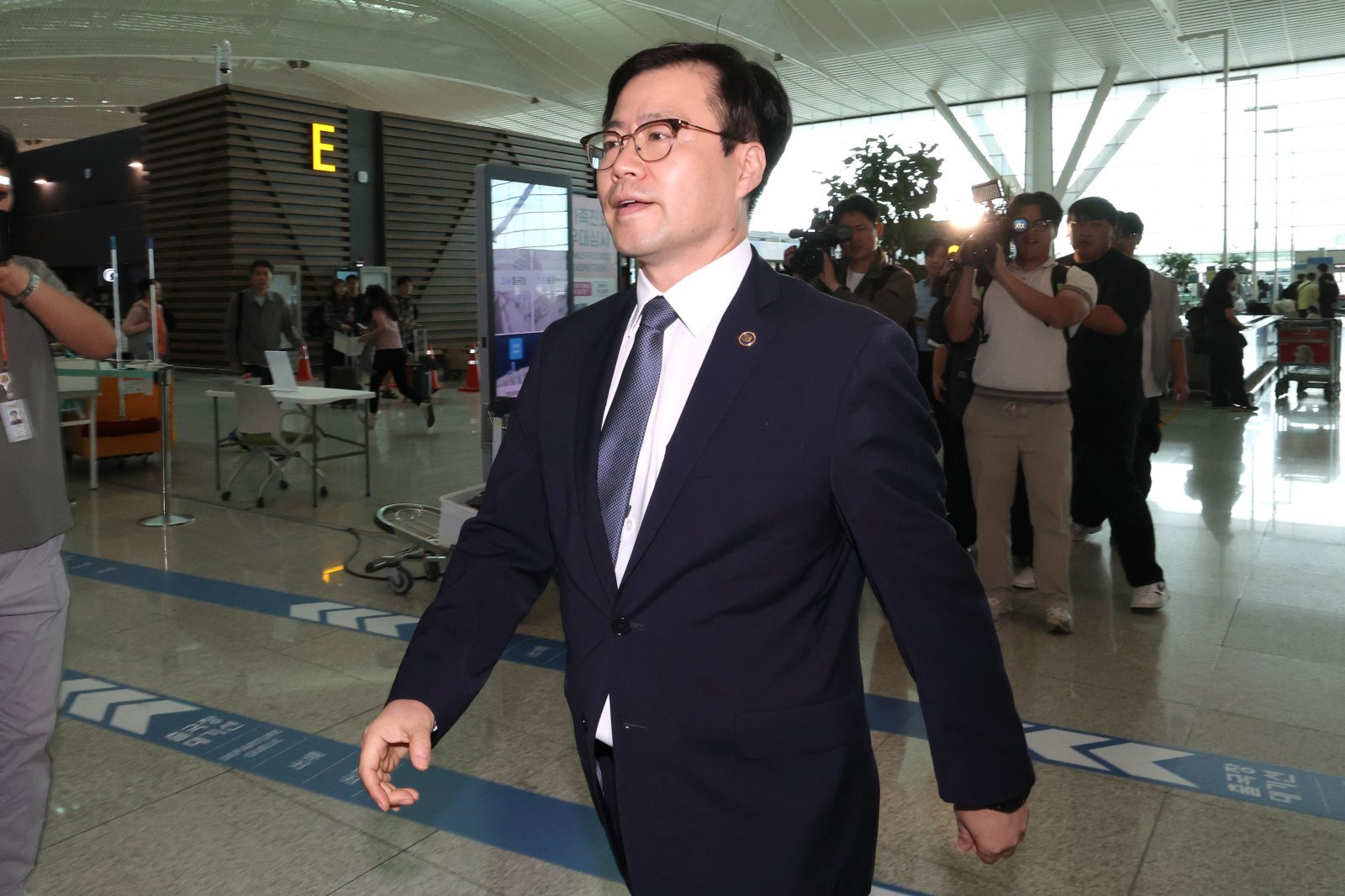 여한구 산업통상자원부 통상교섭본부장이 23일 오후 아세안(ASEAN·동남아국가연합) 경제장관회의 참석차 인천국제공항을 통해 말레이시아로 출국하고 있다. 2025.9.23 뉴스1