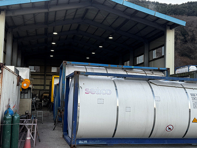 ISO탱크 정비 시설 내부