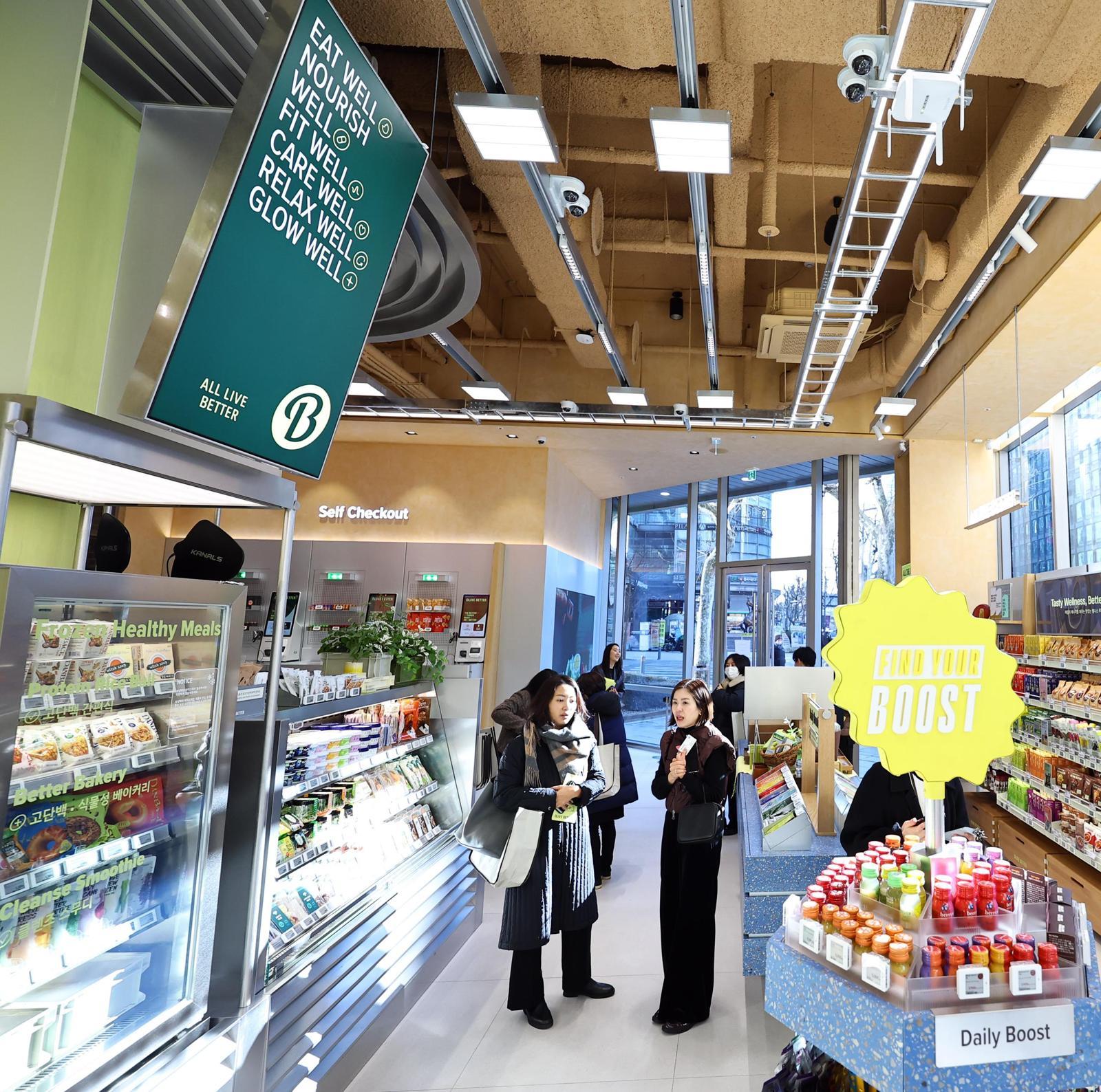 올리브베러 1호점 개장을 하루 앞둔 29일 서울 종로구 올리브베러 광화문점에서 언론사 대상 사전 공개 행사가 진행됐다. 올리브베러는 ‘건강한 아름다움’이란 가치 아래 올리브영이 키워 온 헬스 카테고리를 웰니스 전반으로 확장한 플랫폼이다. 뉴시스