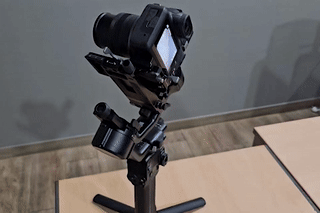 전원 버튼을 누르고 1~2초만에 빠르게 촬영 준비가 끝난다 / 출처=IT동아