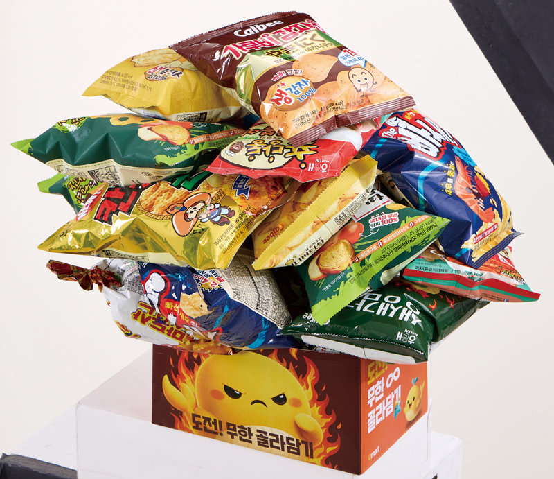 해태 과자 골라담기. 해당 사진들은 고래잇페스타 할인제품들의 이미지컷. 상품별 행사기간은 상이하며 조기품절 될 수있습니다. 자세한 내용은 점내 고지물 참고.