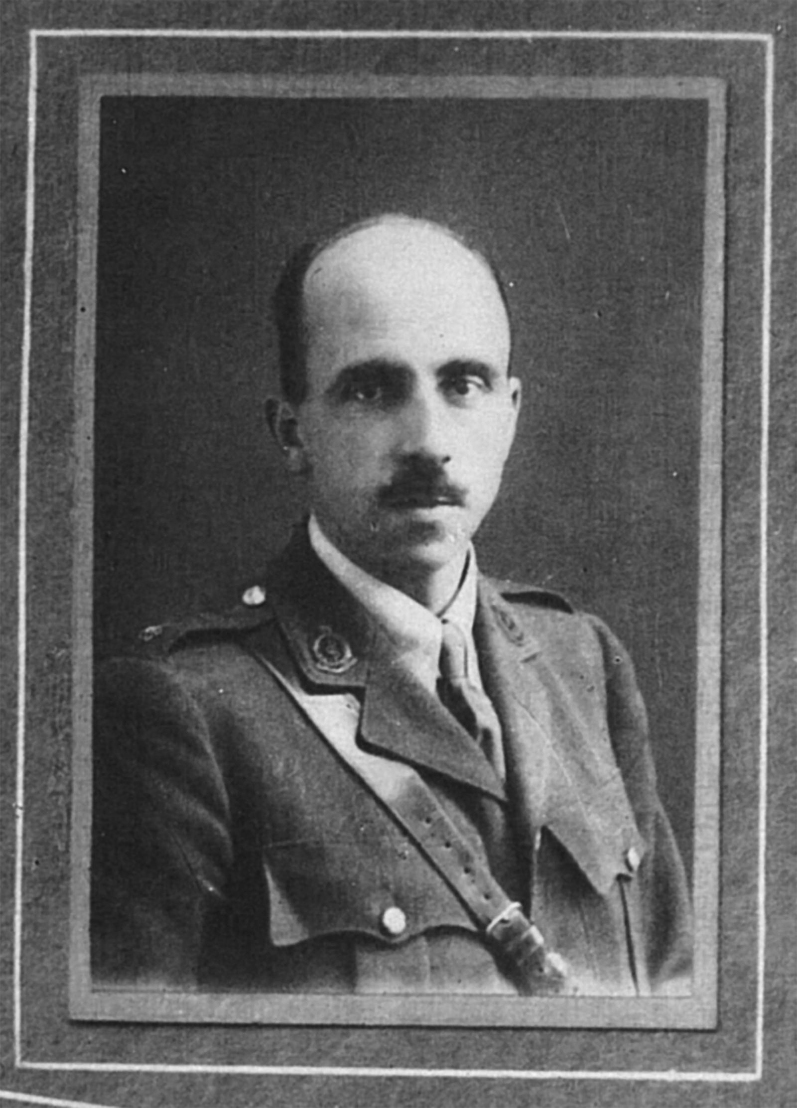 군복을 입고 있는 해럴드 길리스. 열린책들 제공