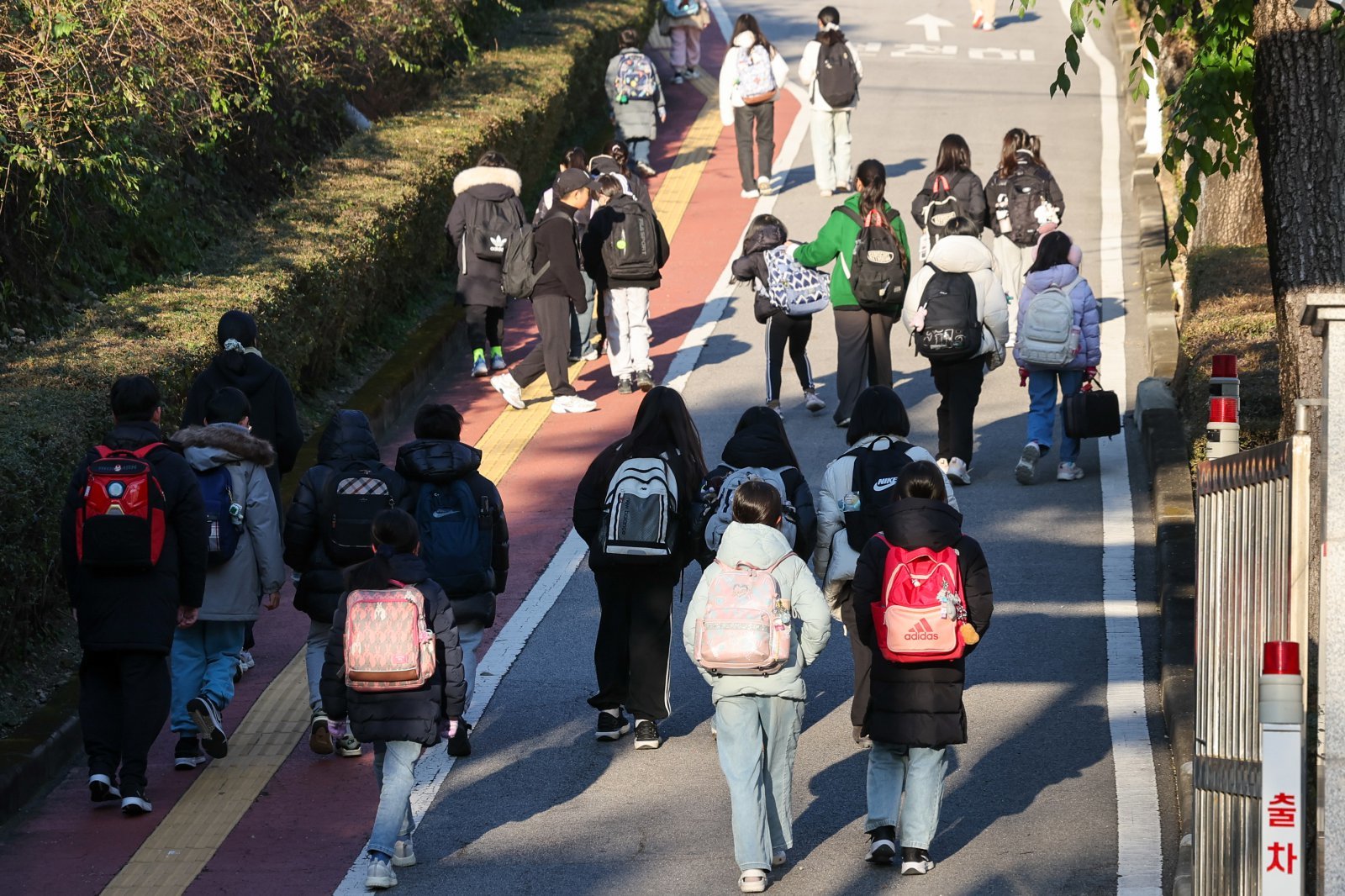 서울 시내 초등학교를 등교하는 학생들의 모습.(사진은 기사 내용과 무관함) 뉴스1