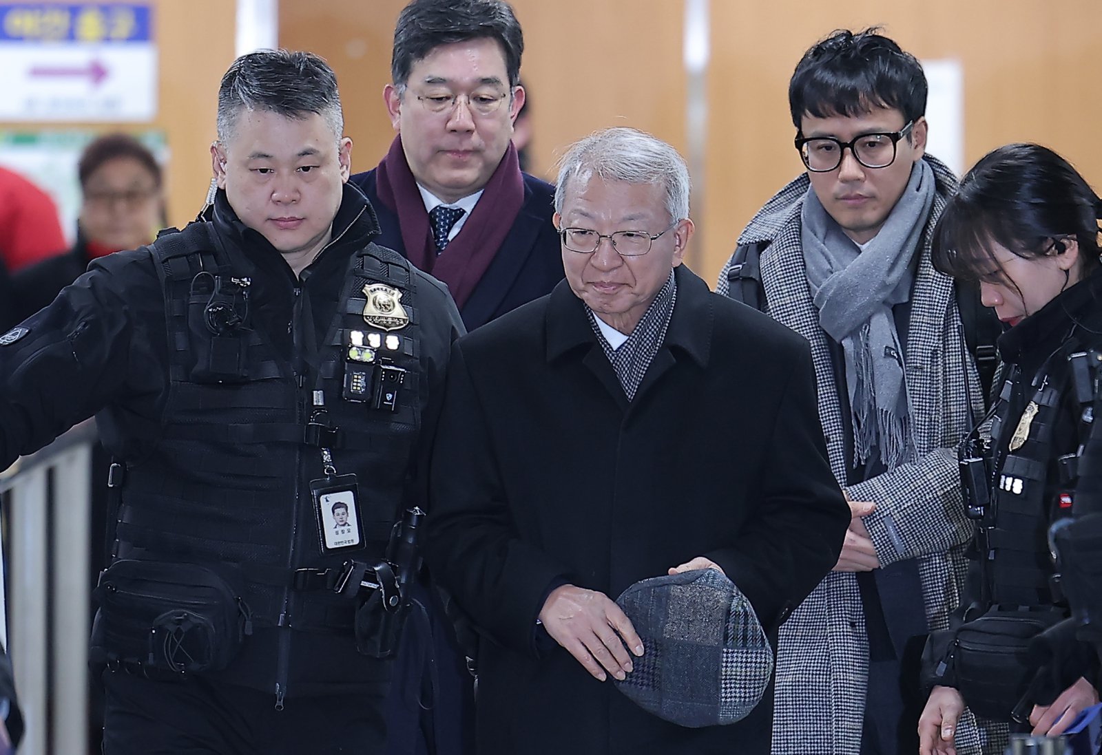 ‘사법농단’ 의혹을 받는 양승태 전 대법원장이 30일 서울 서초구 서울고등법원에서 열린 직권남용 권리 행사 방해 혐의 2심 선고 공판에 출석하고 있다. 2026.1.30/뉴스1