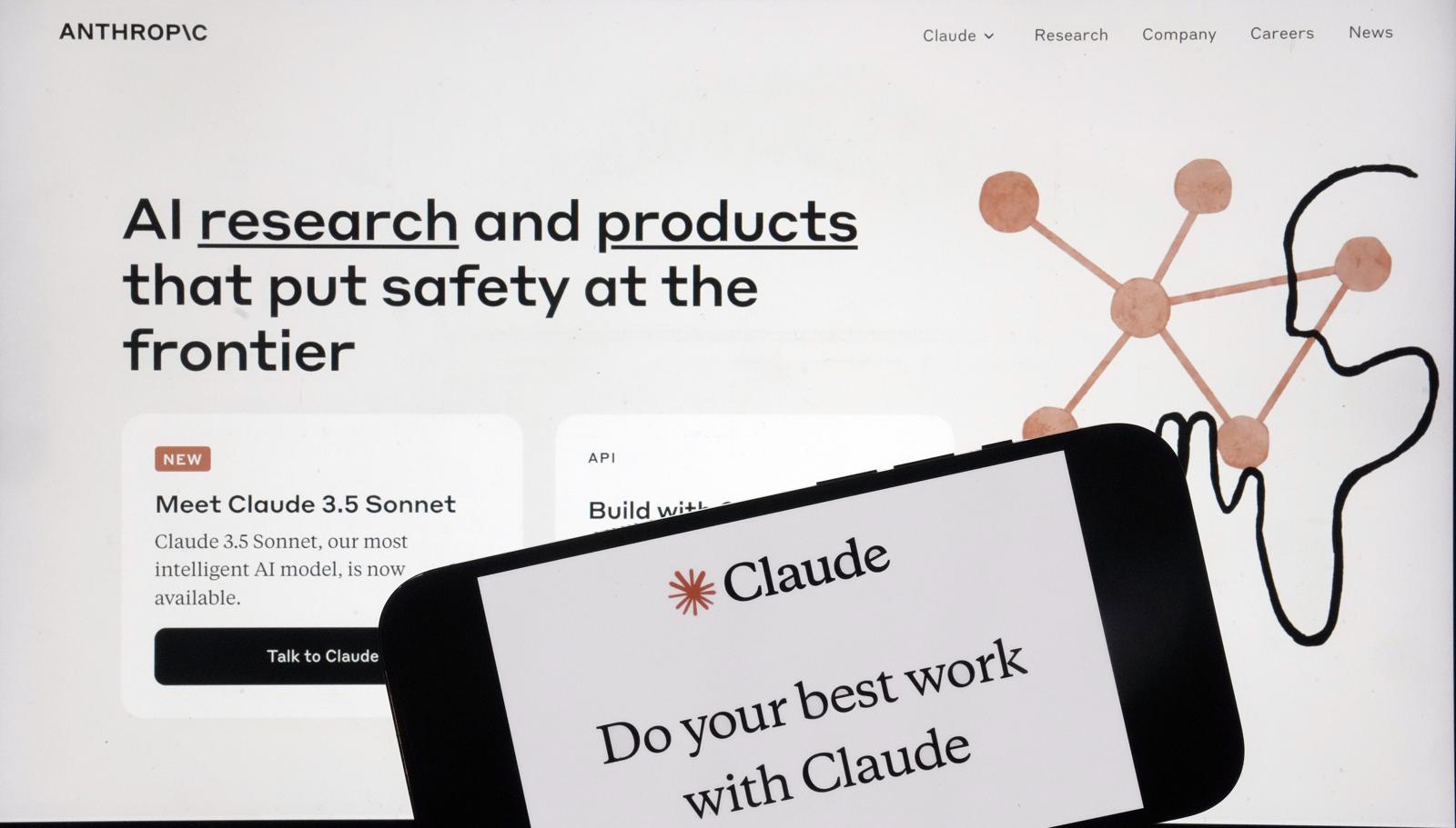 앤스로픽 홈페이지와 휴대전화 애플리케이션의 모습. AP/뉴시스