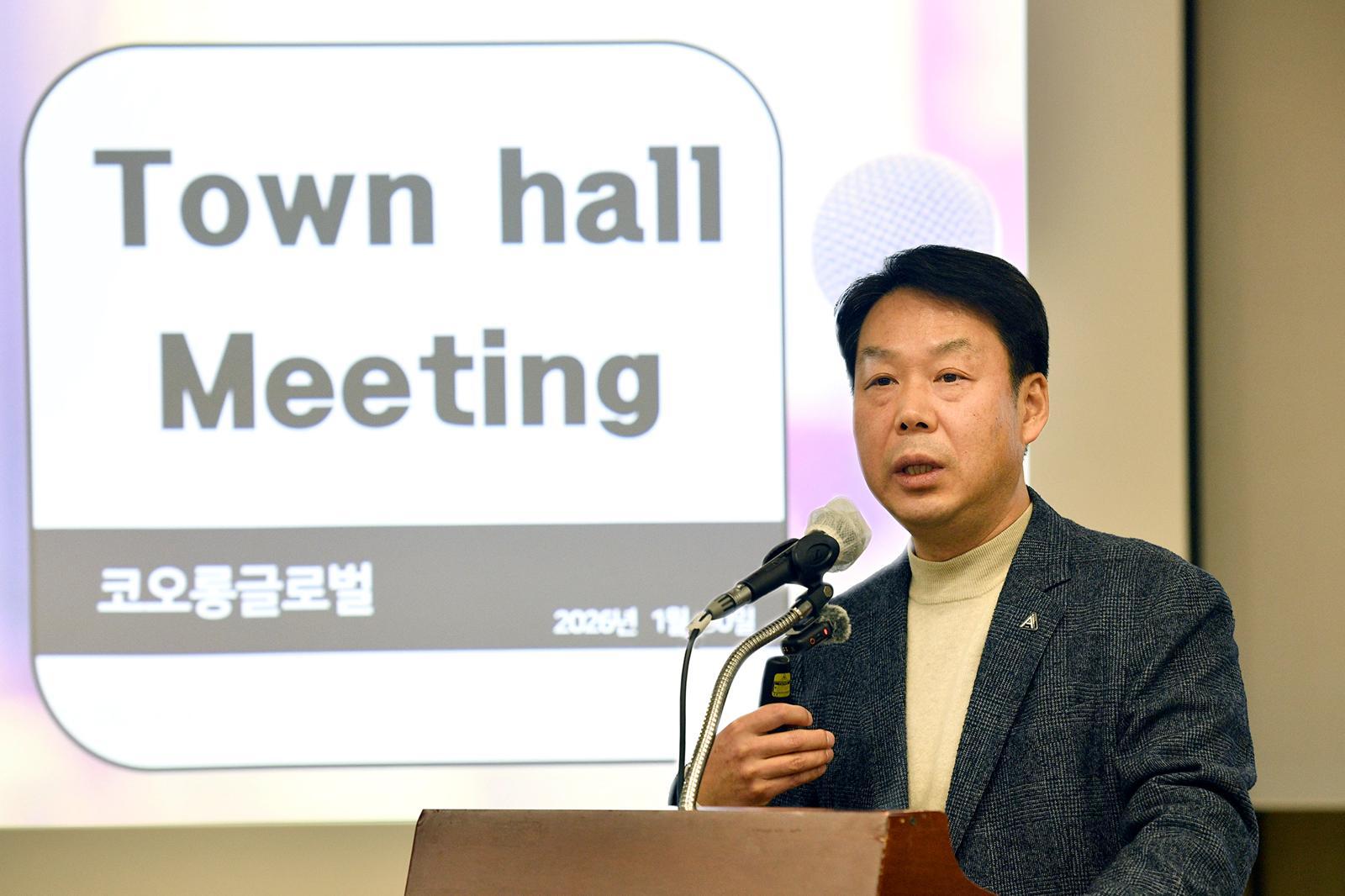 김영범 코오롱글로벌 사장이 30일 과천 코오롱타워에서 열린 타운홀 미팅에서 발언하고 있다.