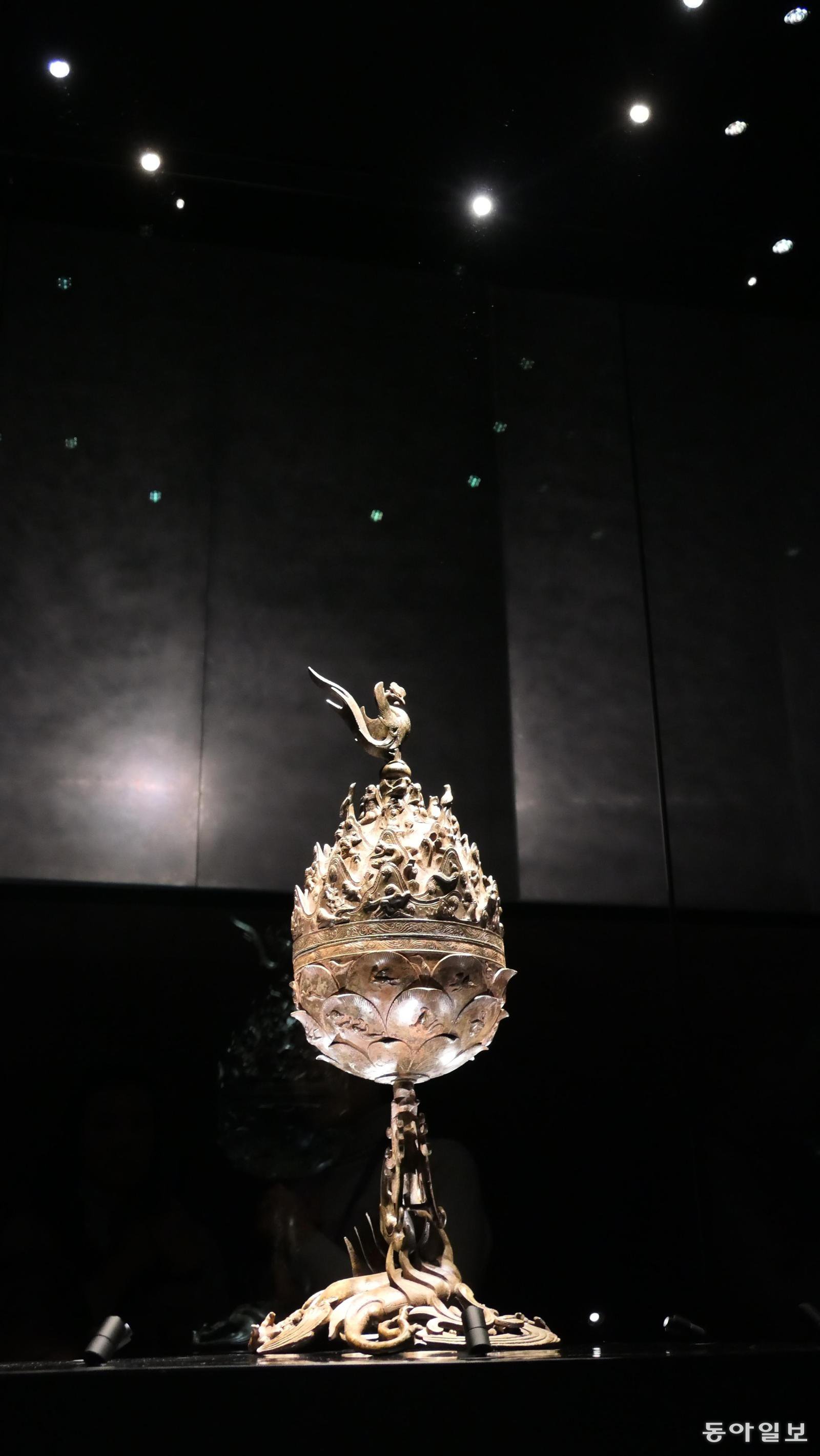 백제금동대향로 하나만으로도 충남 부여군 국립부여박물관을 가야 하는 이유로 충분하다.