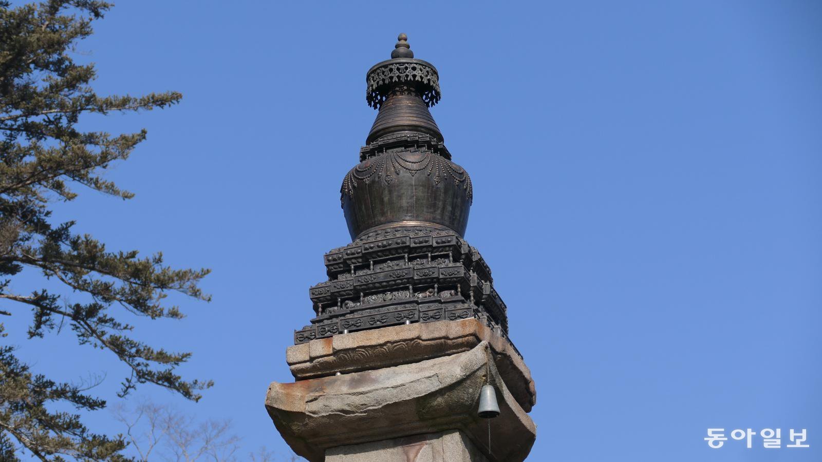 공주 마곡사 오층탑 상륜부의 라마교 ‘풍마동’ 장식.