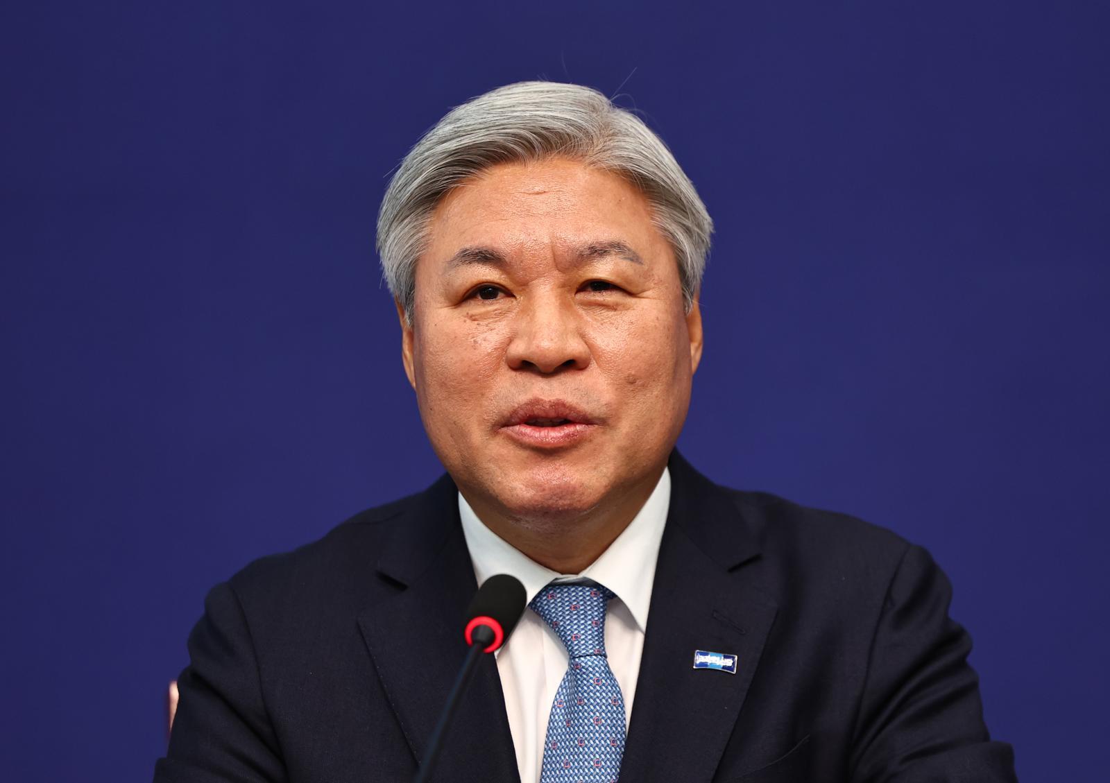 서왕진 조국혁신당 원내대표가 7일 오전 서울 여의도 국회에서 내란전담재판부설치법 등 현안 관련 기자간담회를 열고 발언하고 있다. 2025.12.07 뉴시스