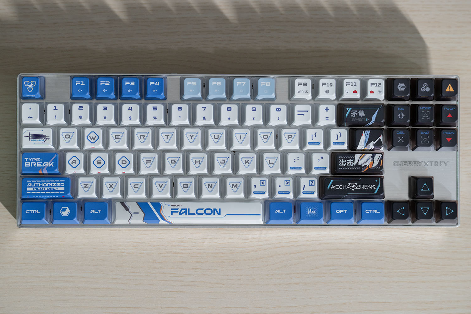 우측 숫자키가 없는 텐키리스 설계가 적용된 체리 엑스트리파이 MX 8.2 프로 TMR TKL 와이어리스 / 출처=IT동아